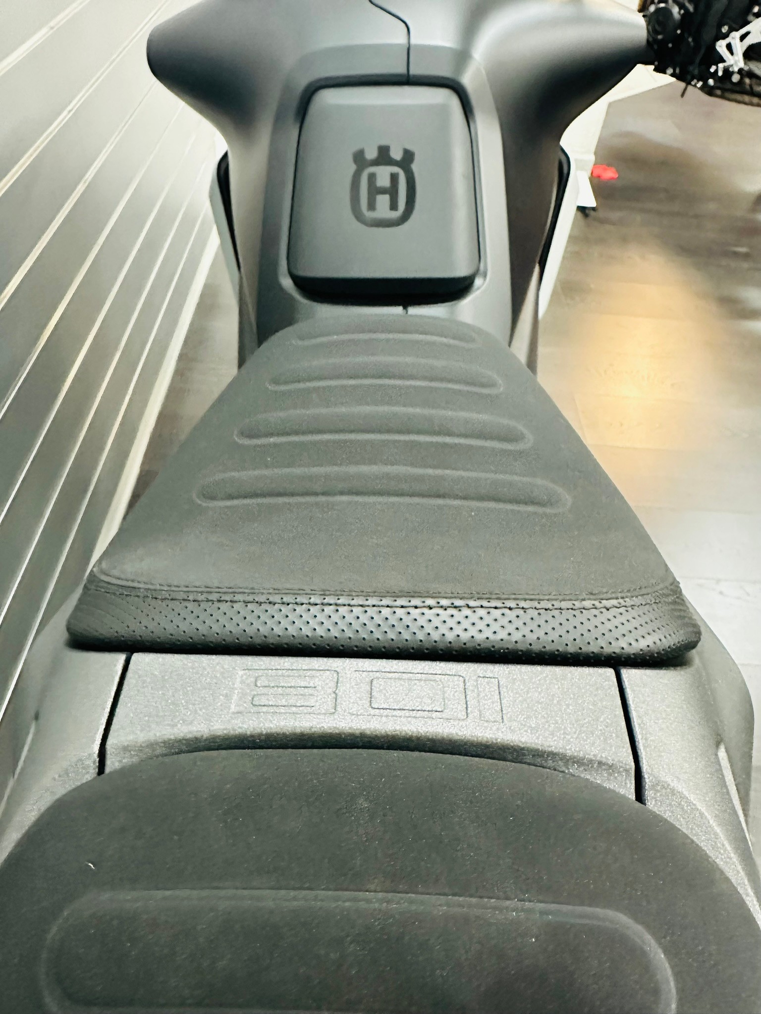 HUSQVARNA SVARTPILEN 801 - 7