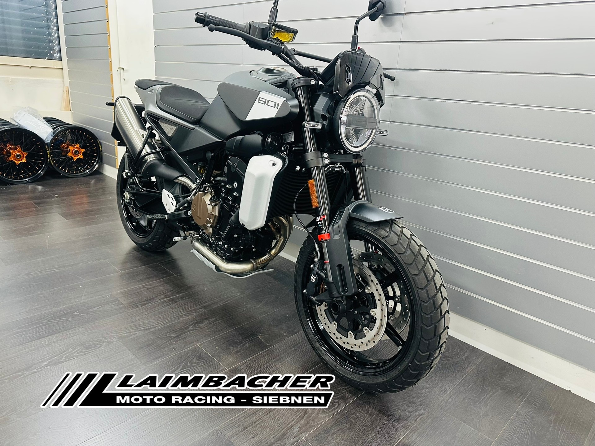 HUSQVARNA SVARTPILEN 801