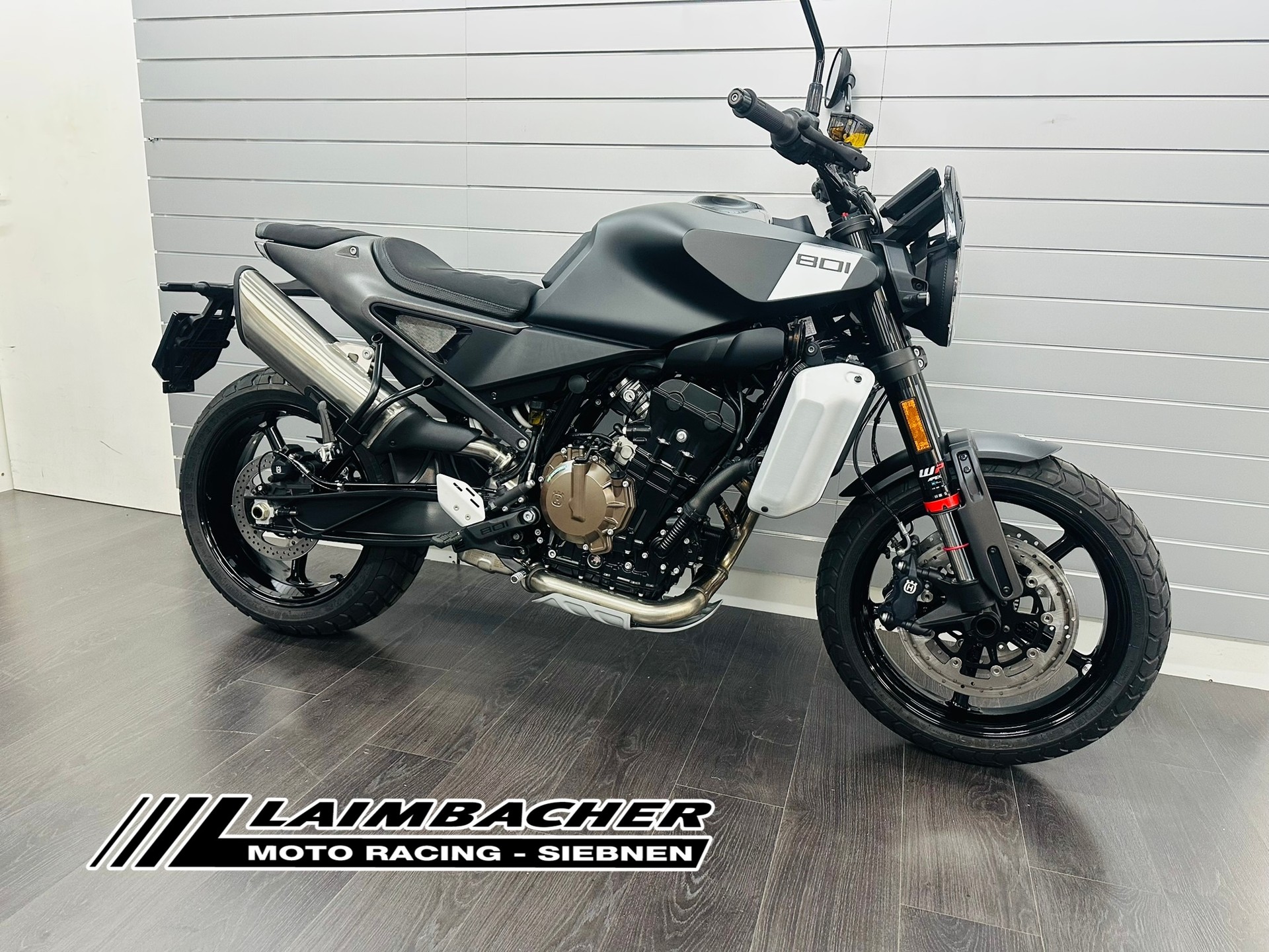 HUSQVARNA SVARTPILEN 801 - 4