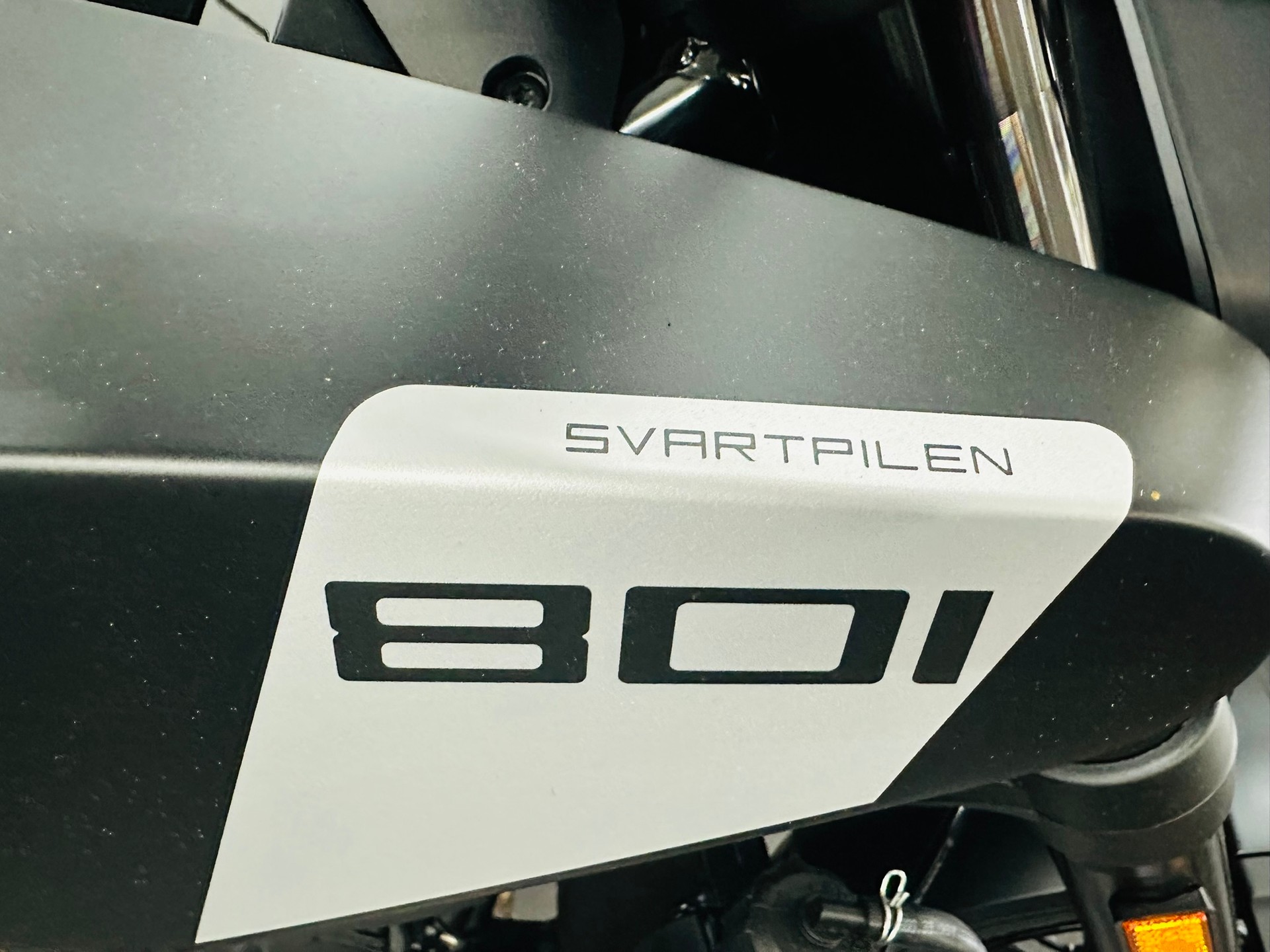 HUSQVARNA SVARTPILEN 801 - 2
