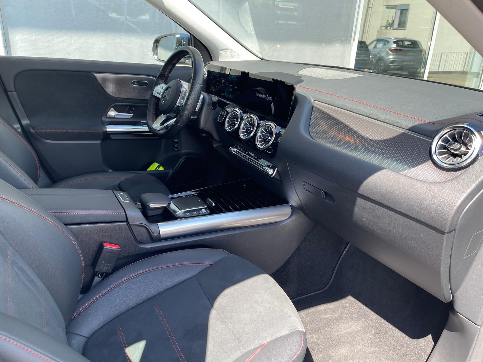 MERCEDES-BENZ EQA 300 AMG Line 4Matic - 6
