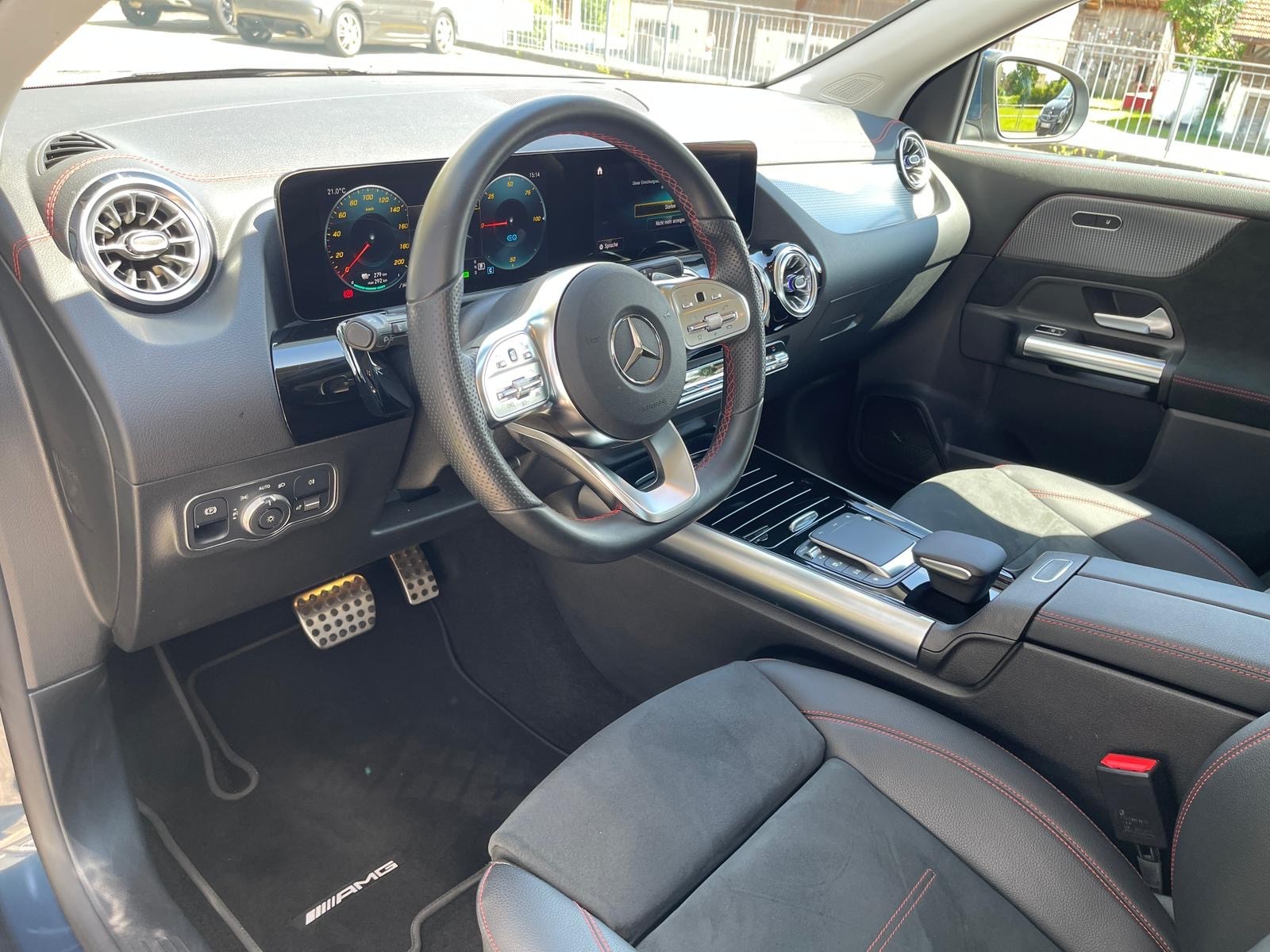 MERCEDES-BENZ EQA 300 AMG Line 4Matic - 5