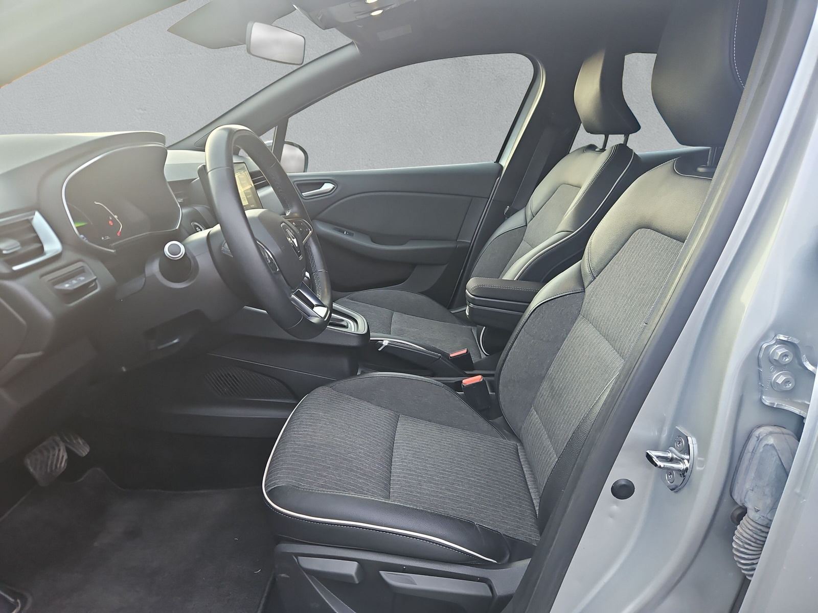 RENAULT Clio 1.6 E-Tech Intens - 11