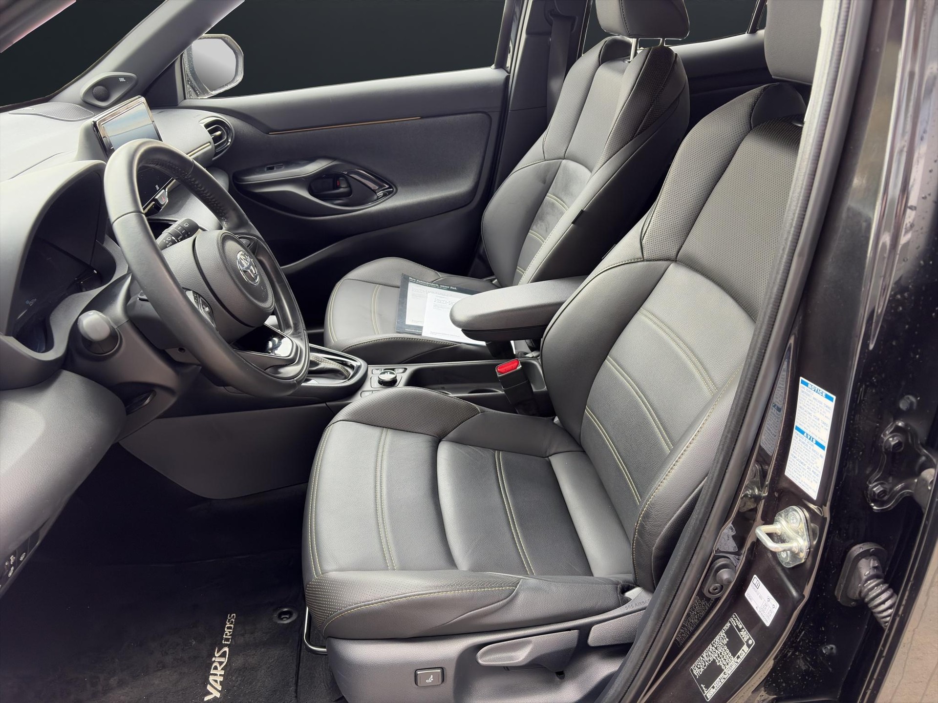 TOYOTA Yaris Cross 1.5 VVT-i HSD Premiere Edition AWD-i - 6