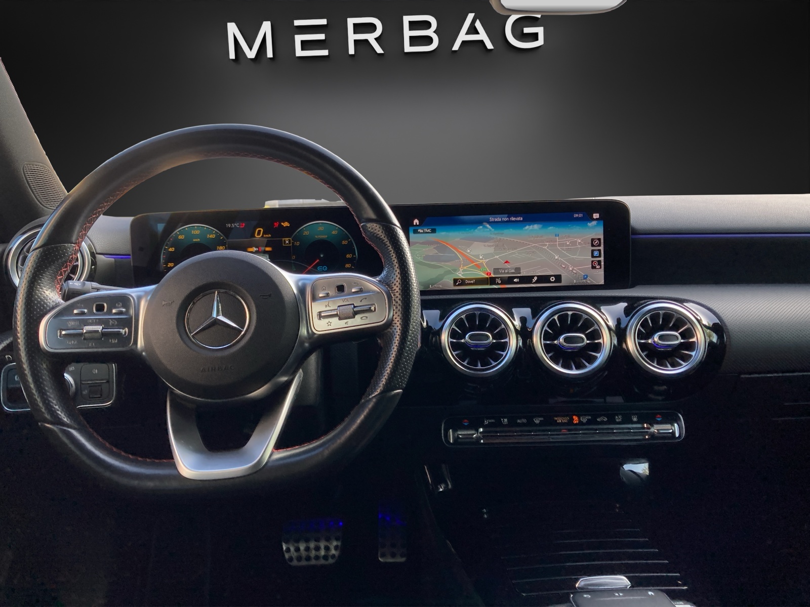 MERCEDES-BENZ A 250e AMG Line - 11