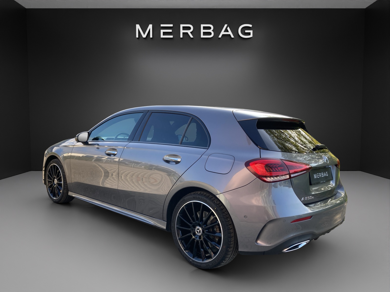 MERCEDES-BENZ A 250e AMG Line - 3
