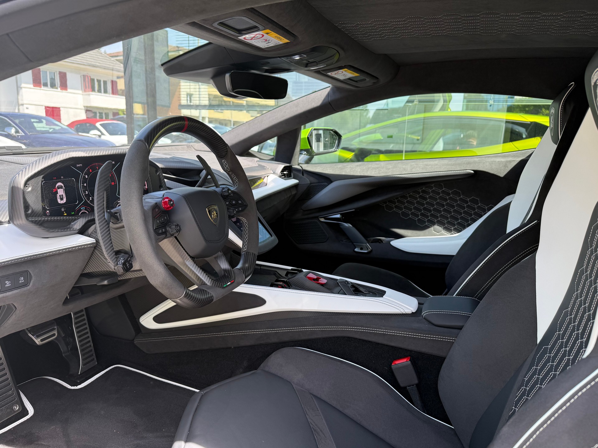 LAMBORGHINI Revuelto Verde Citrea - 12