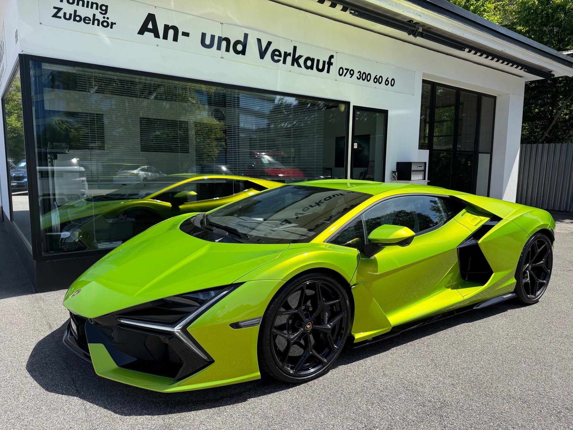 Lamborghini Revuelto Verde Citrea