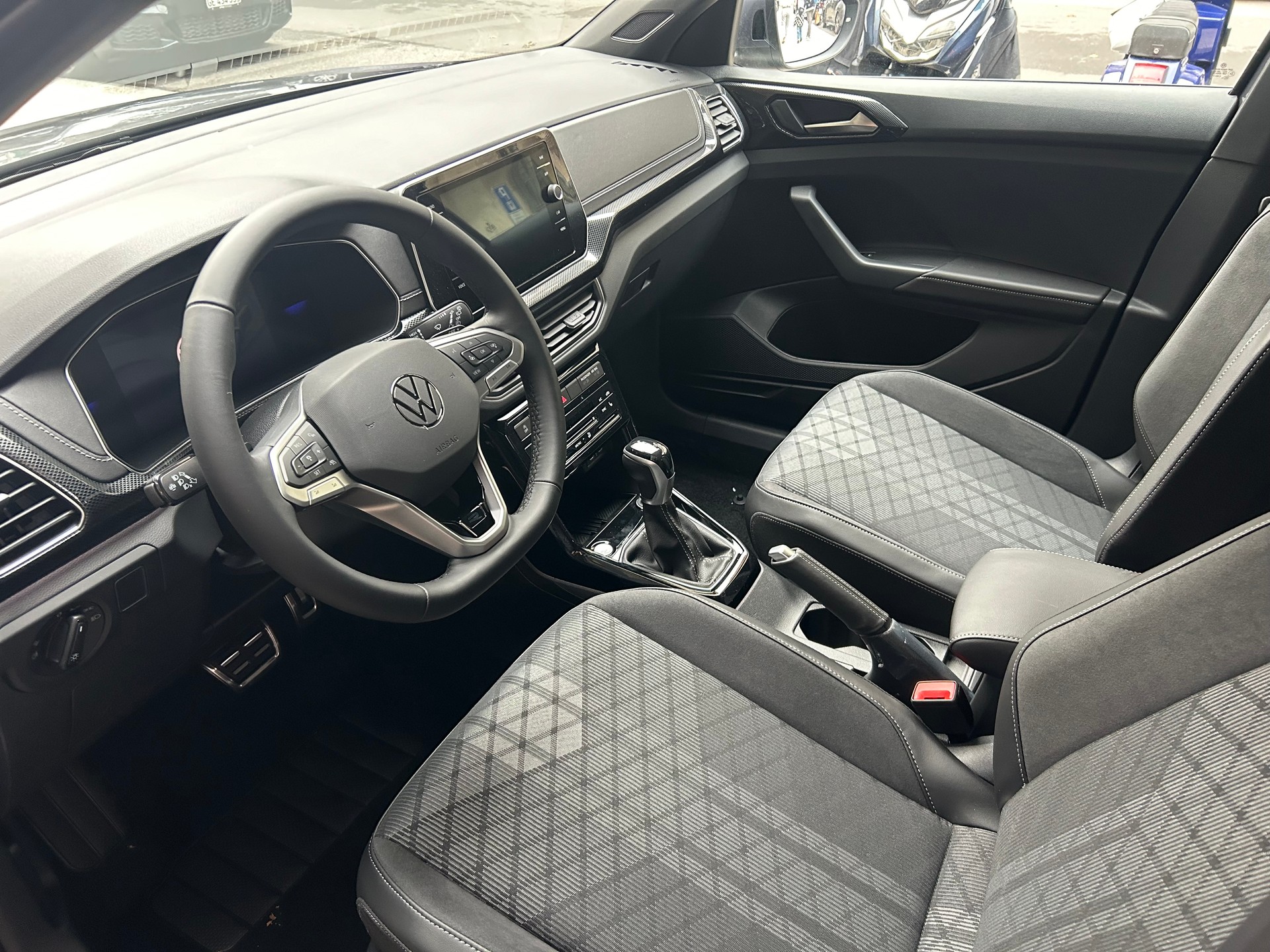 VW T-Cross 1.0 TSI R-Line DSG - 6