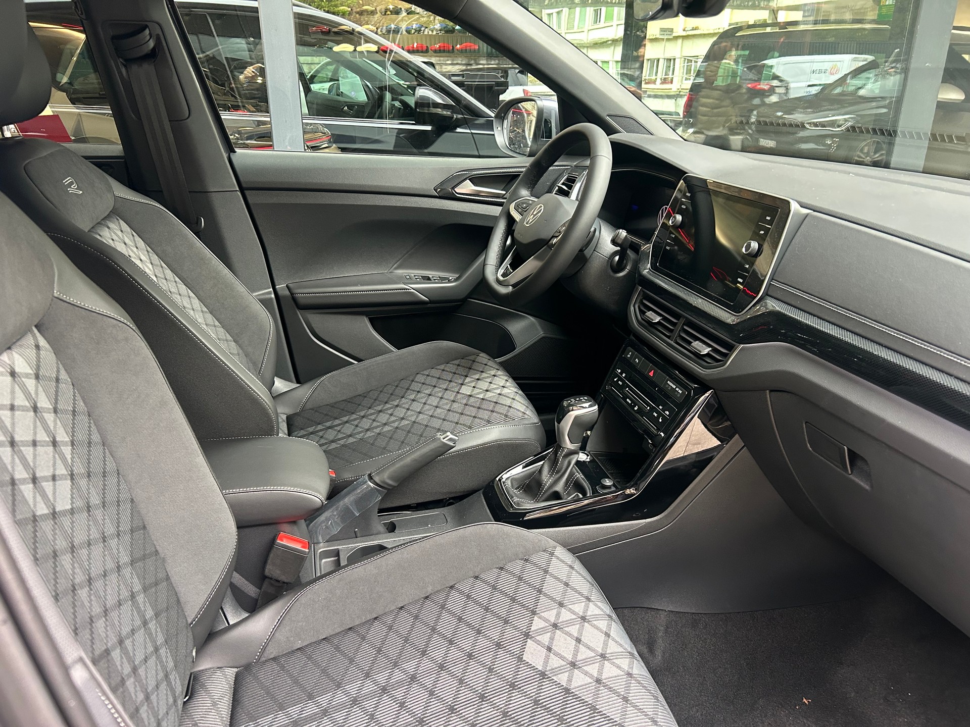 VW T-Cross 1.0 TSI R-Line DSG - 11