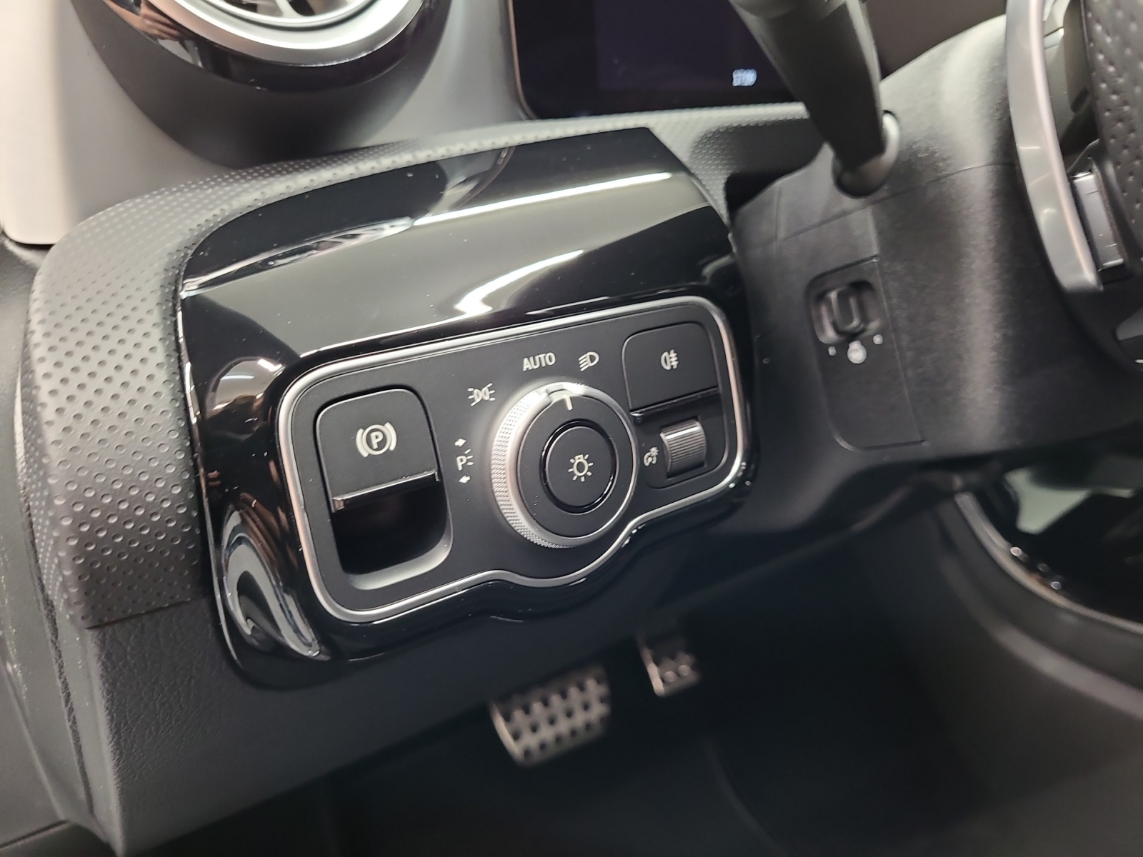 MERCEDES-BENZ A 200 AMG Line Night Star - 14