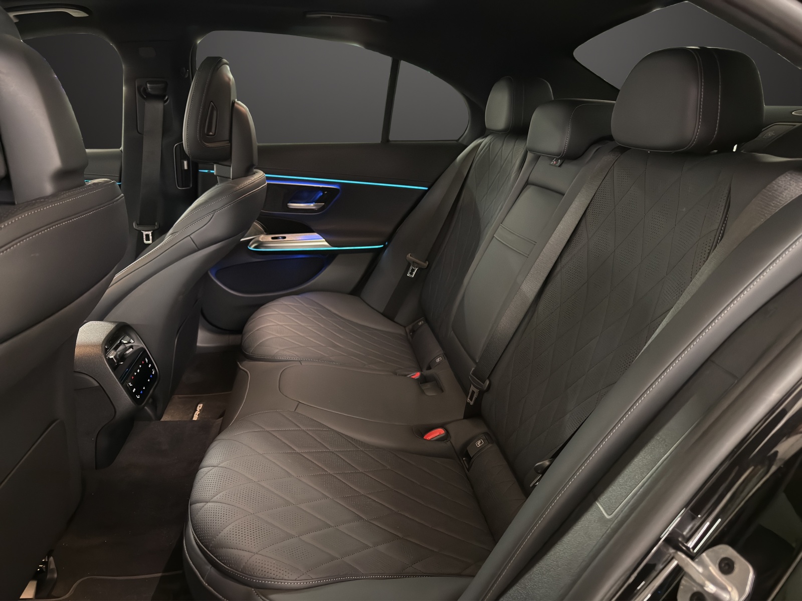 MERCEDES-BENZ E 400 e 4Matic AMG-Line 9G-Tronic - 16