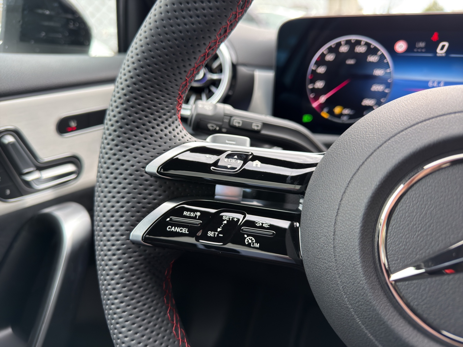 MERCEDES-BENZ A 200 Night Star 7G-DCT - 16