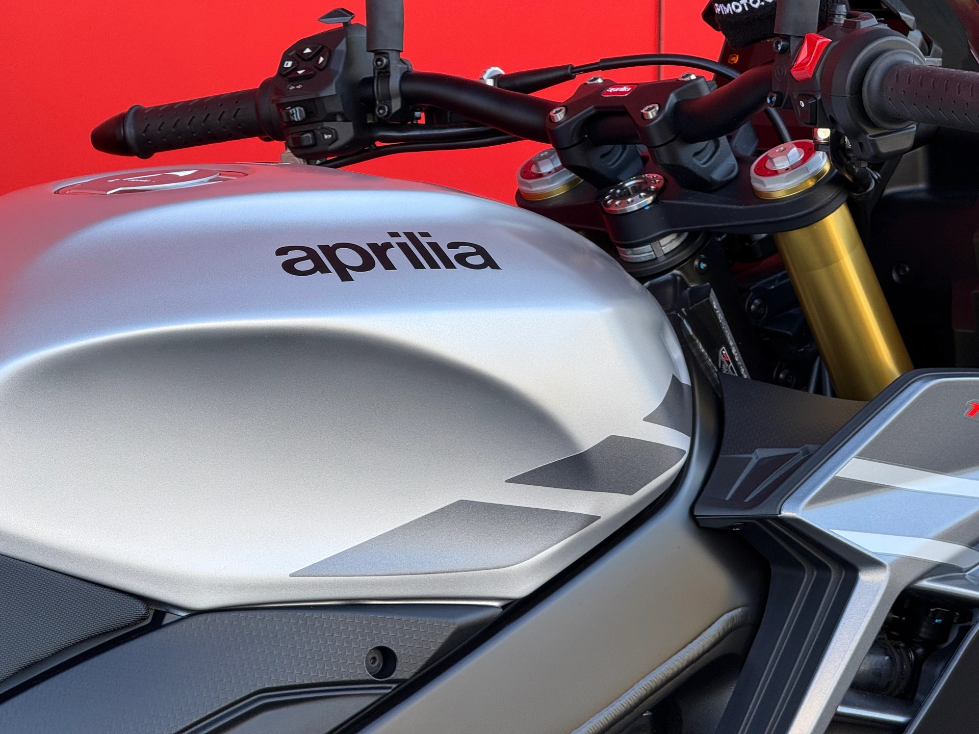 APRILIA Tuono V4 1100 - 11
