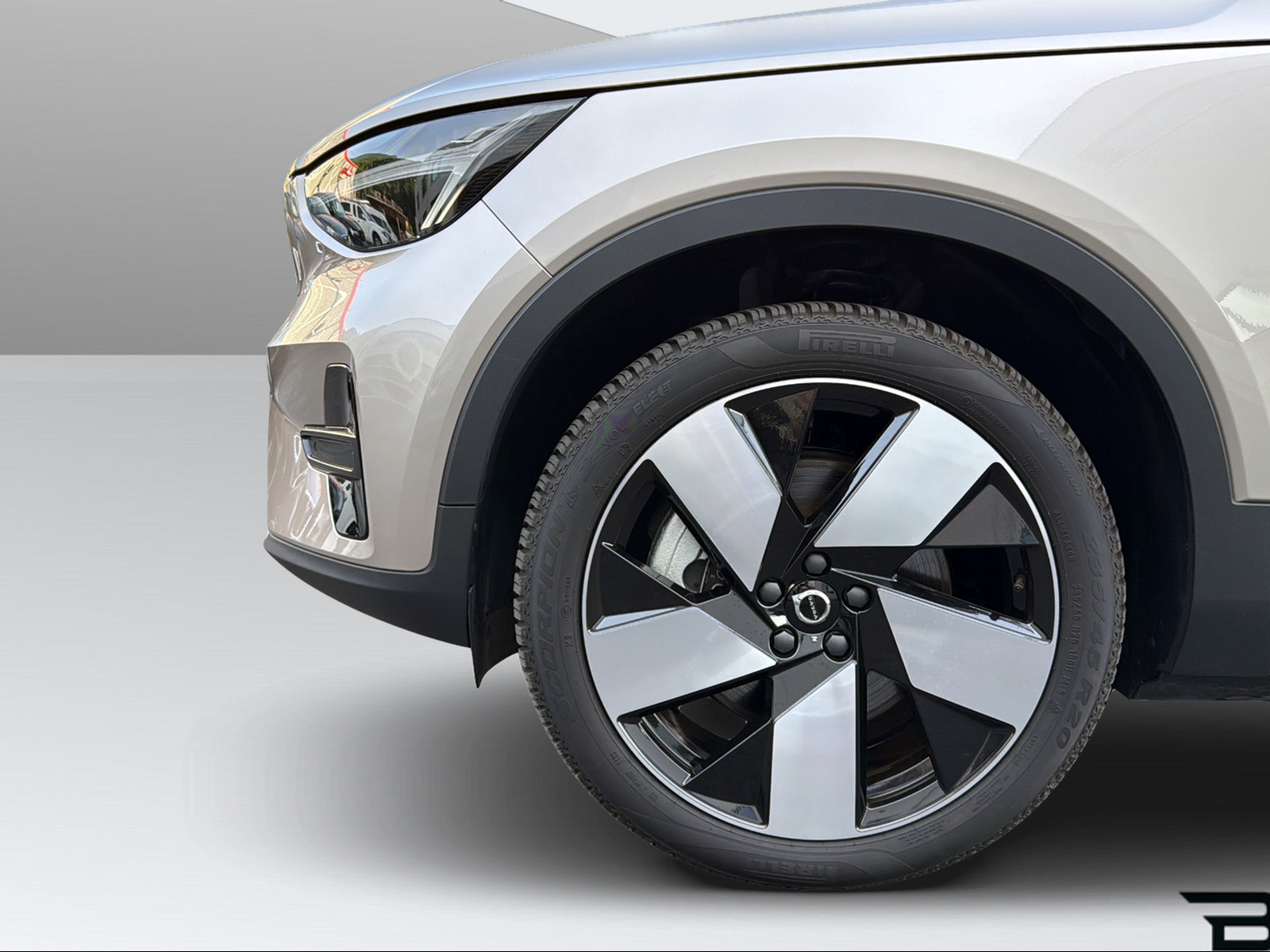 VOLVO XC40 Recharge E80 82kWh Plus AWD - 8
