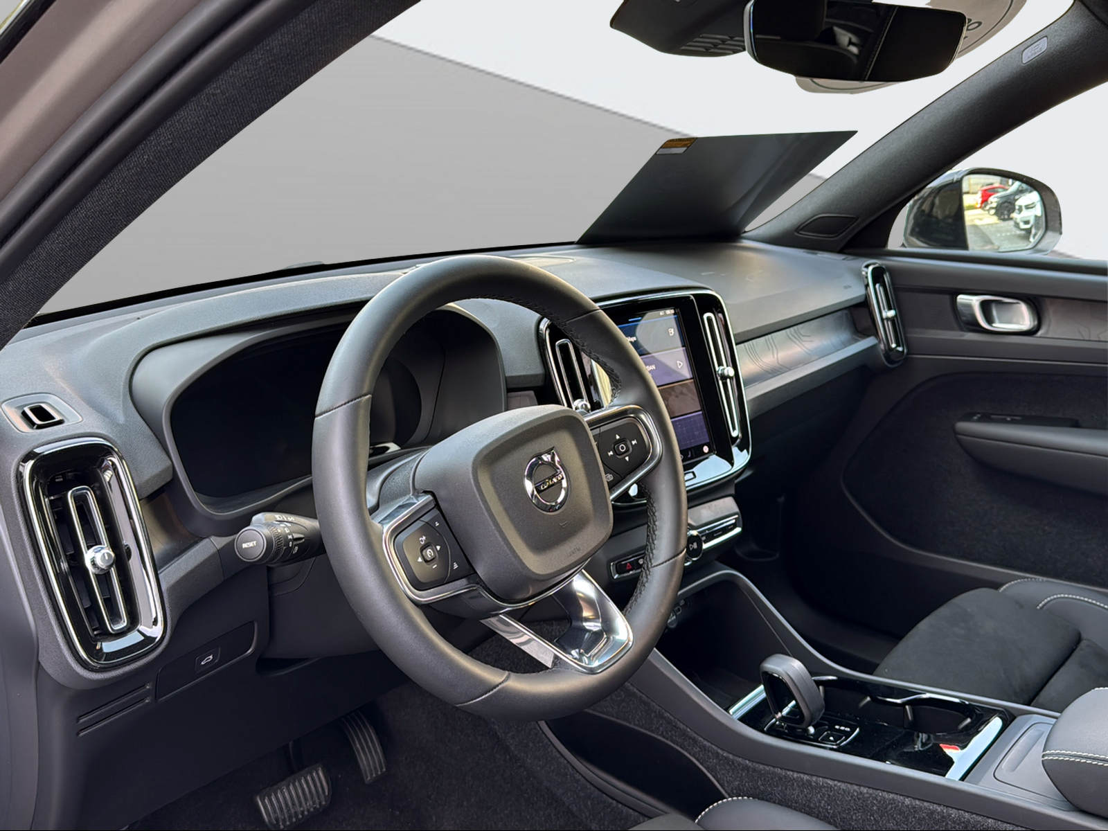 VOLVO XC40 Recharge E80 82kWh Plus AWD - 10