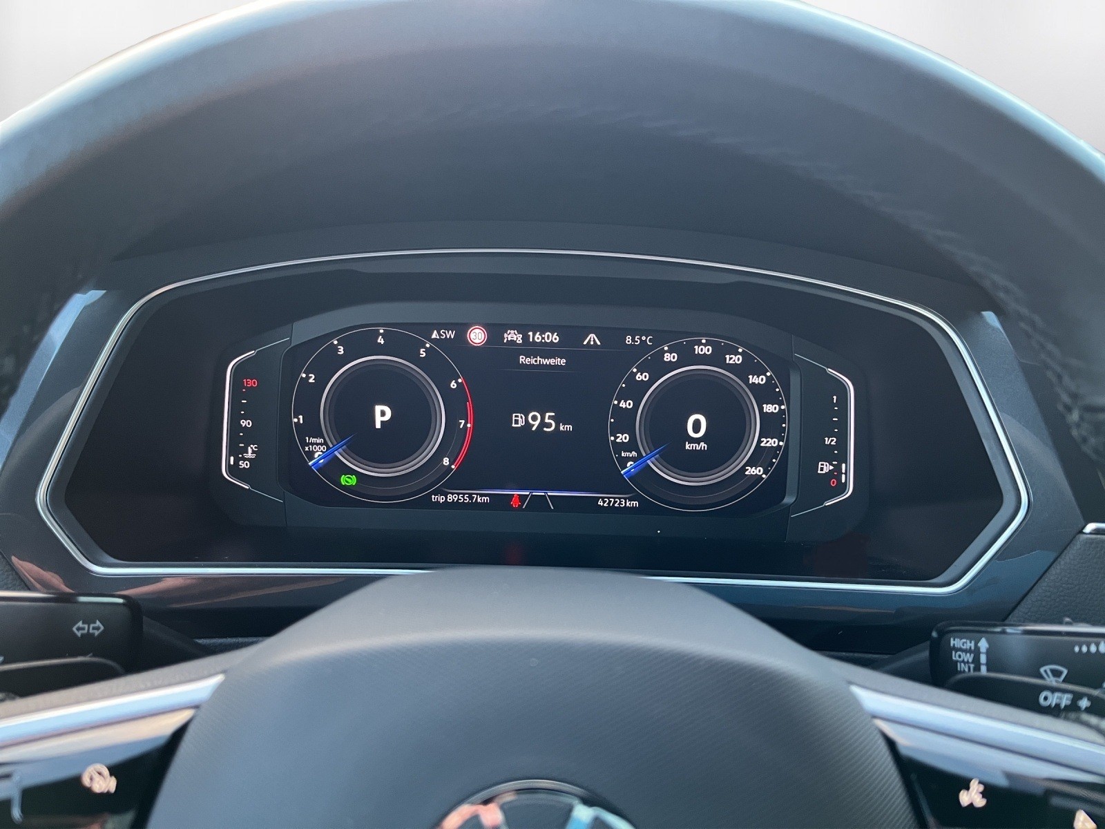 VW Tiguan Allspace 2.0TSI R-Line 4Motion DSG - 8