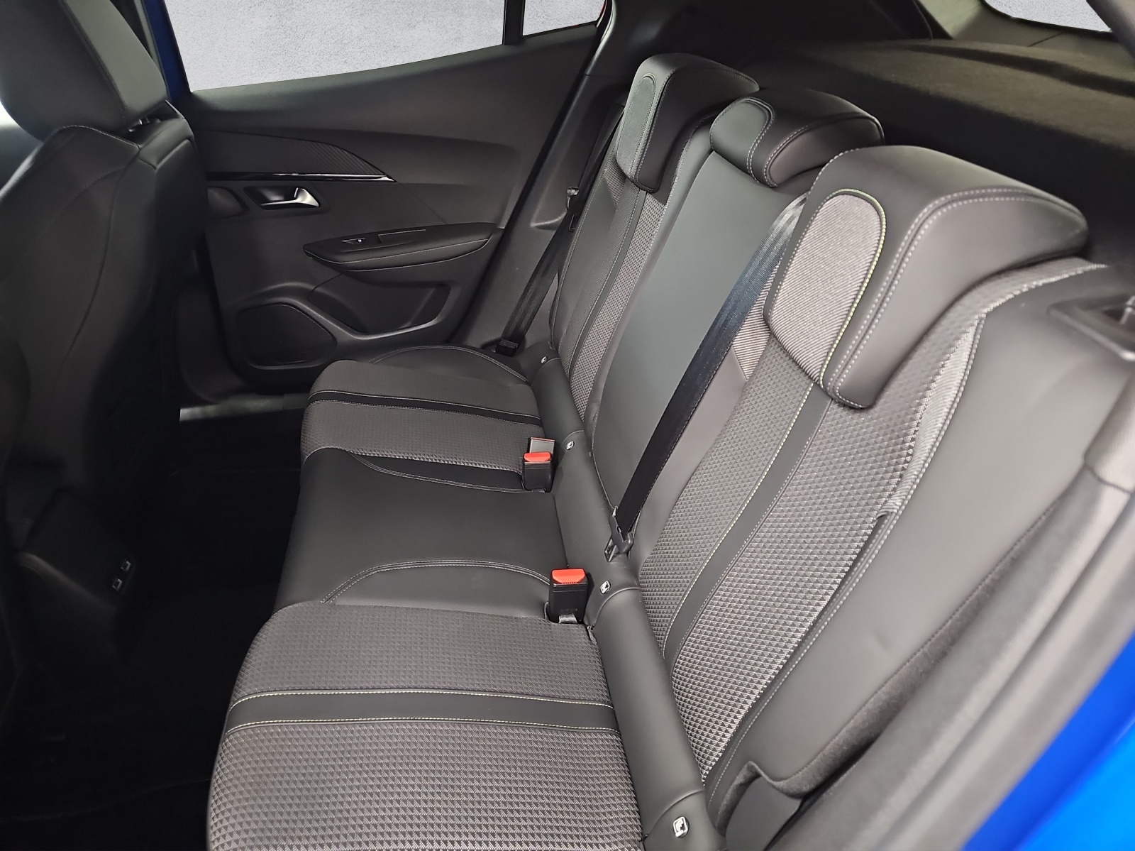 PEUGEOT 2008 e GT - 10