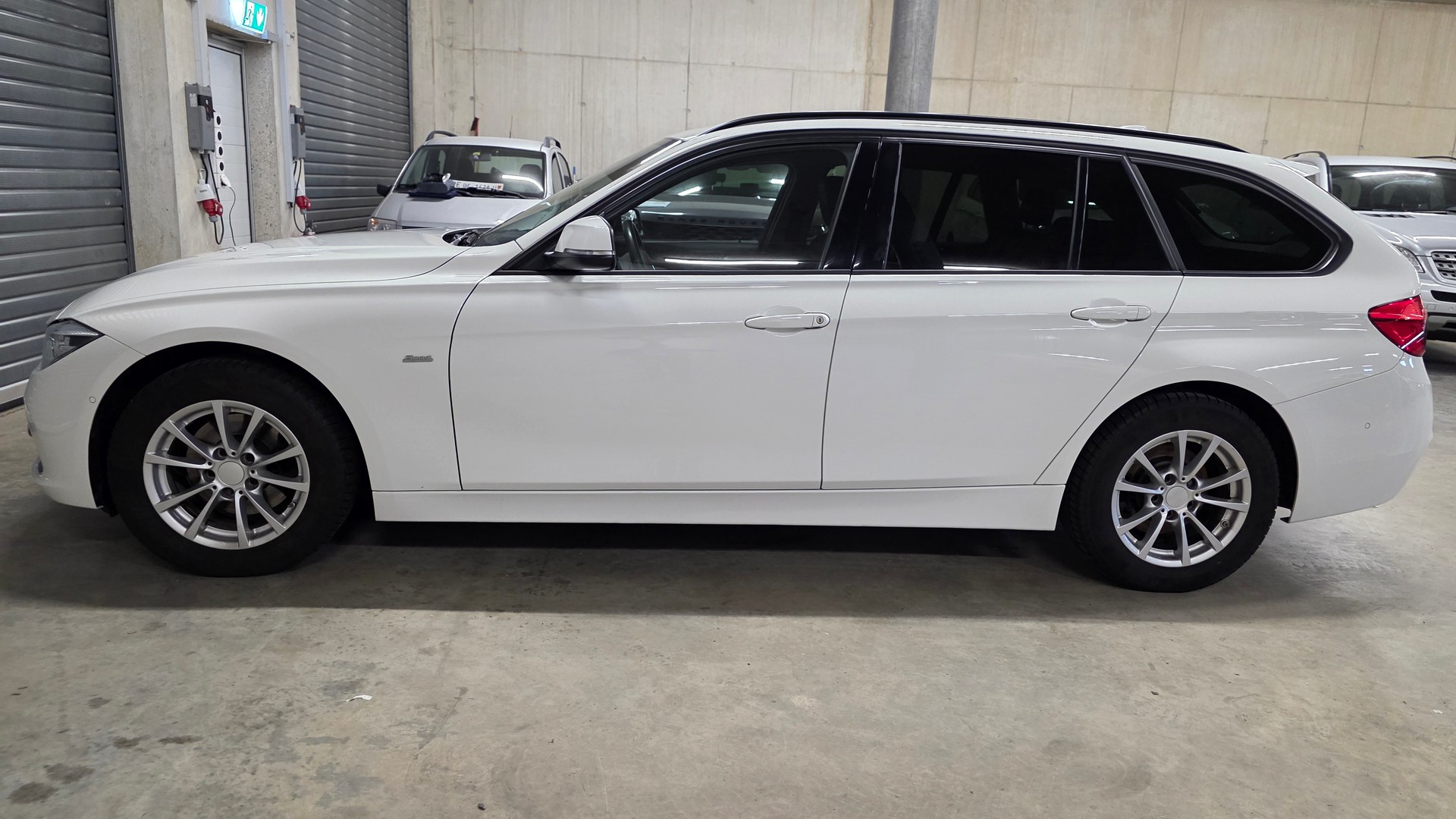 BMW 320d xDrive Touring Sport Line Steptronic - 2