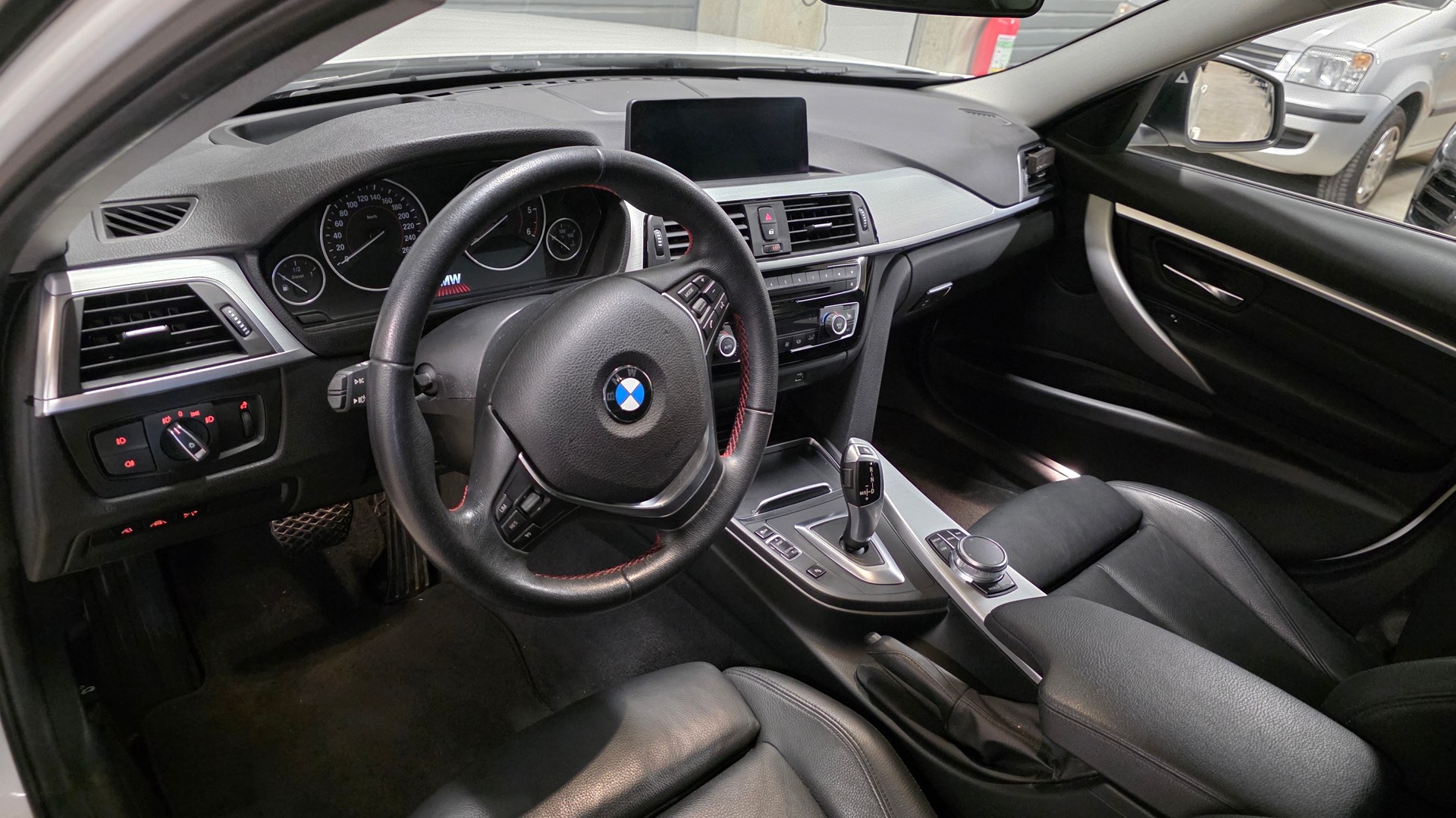 BMW 320d xDrive Touring Sport Line Steptronic - 8