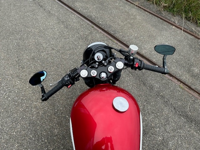 TRIUMPH Bonneville 900 i - 2