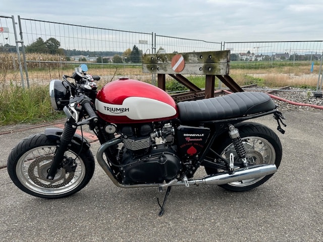 TRIUMPH Bonneville 900 i - 6