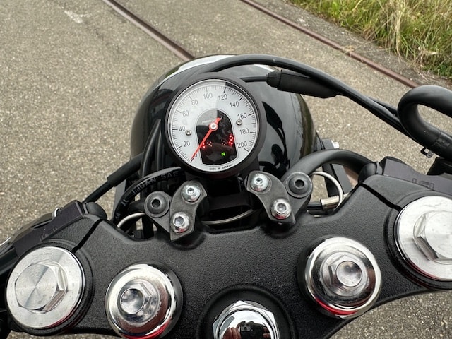 TRIUMPH Bonneville 900 i - 3