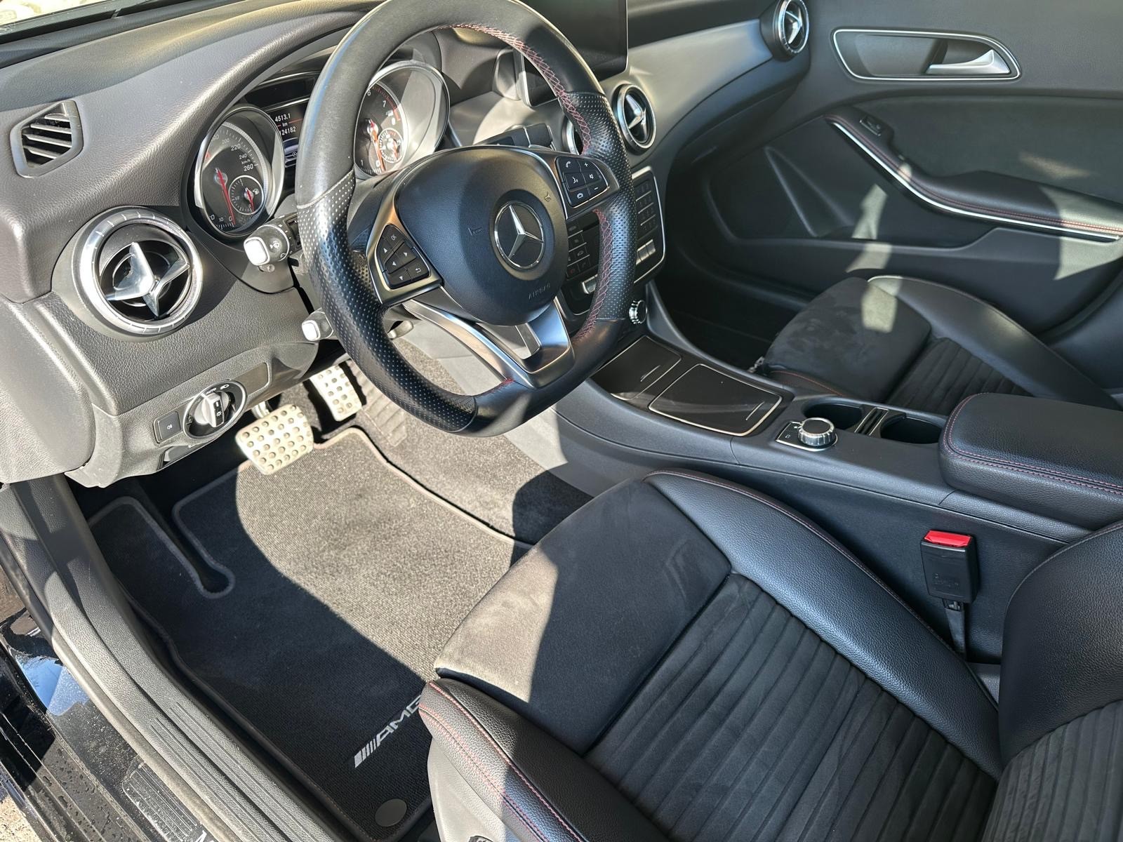 MERCEDES-BENZ CLA Shooting Brake 220 AMG Line 4Matic 7G-DCT - 7