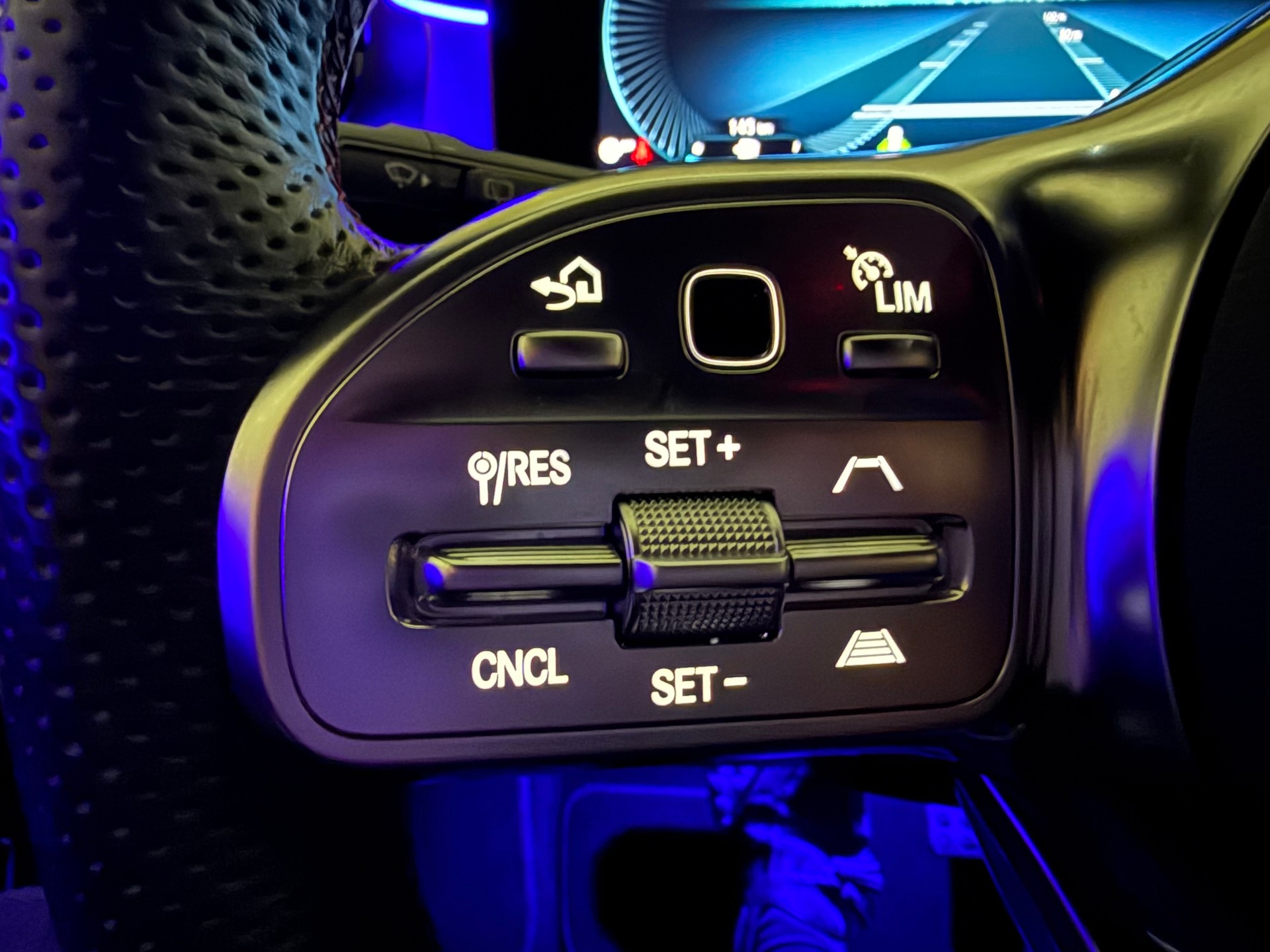 MERCEDES-BENZ CLA Shooting Brake 250 4Matic 7G-DCT AMG Line - 11