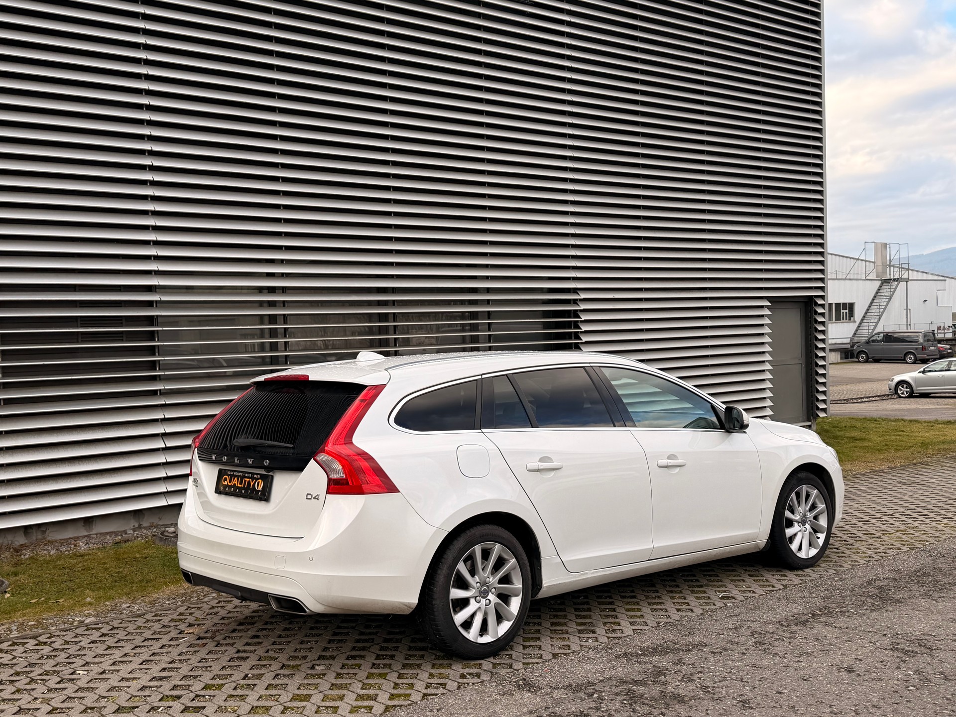 VOLVO V60 D4 Summum Geartronic - 7