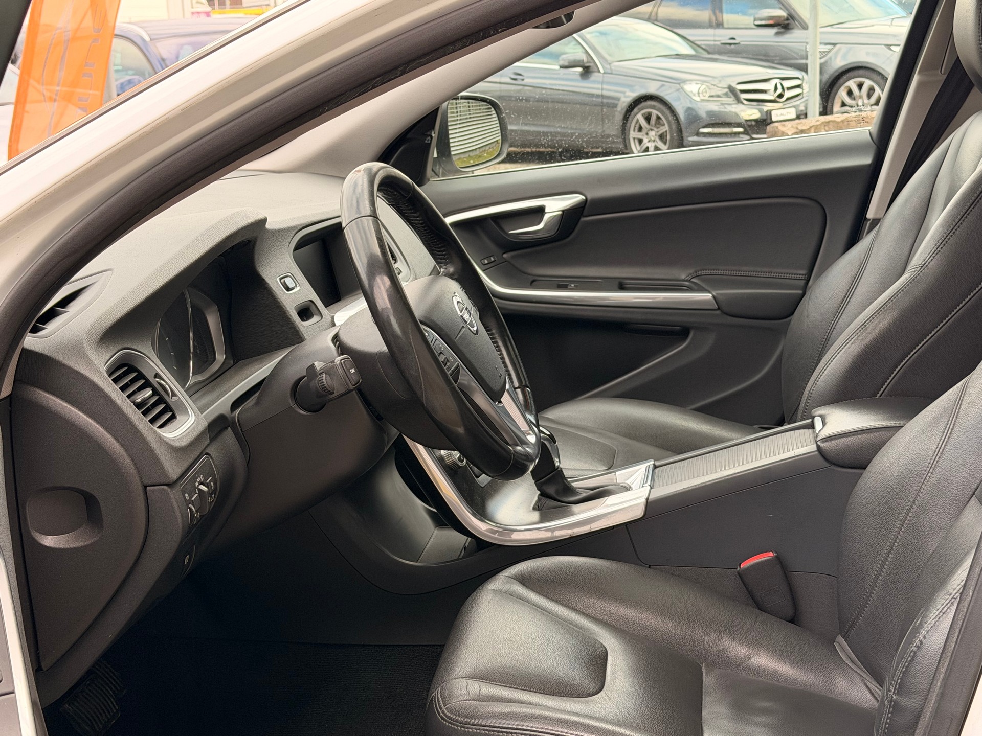 VOLVO V60 D4 Summum Geartronic - 11