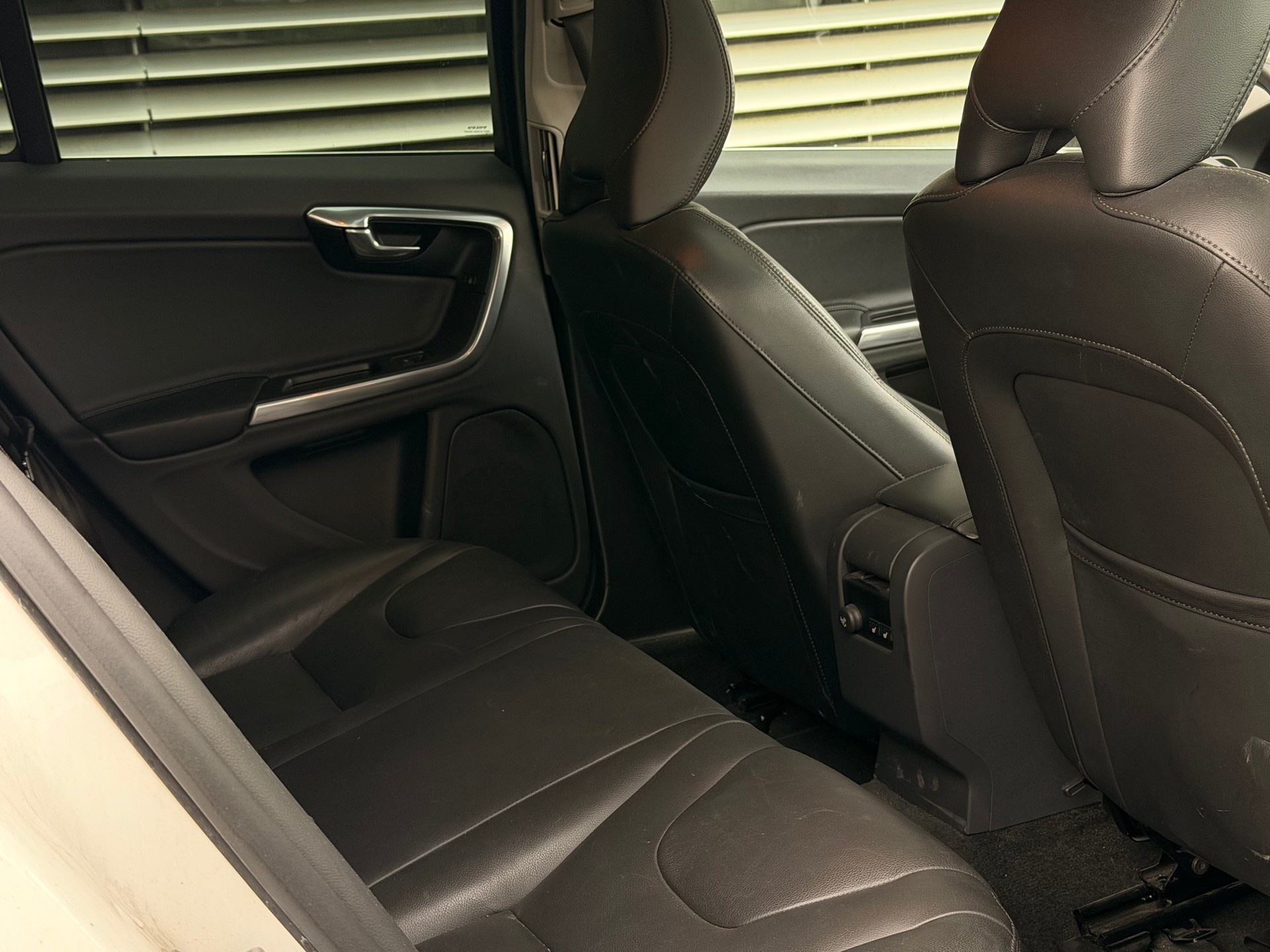 VOLVO V60 D4 Summum Geartronic - 14