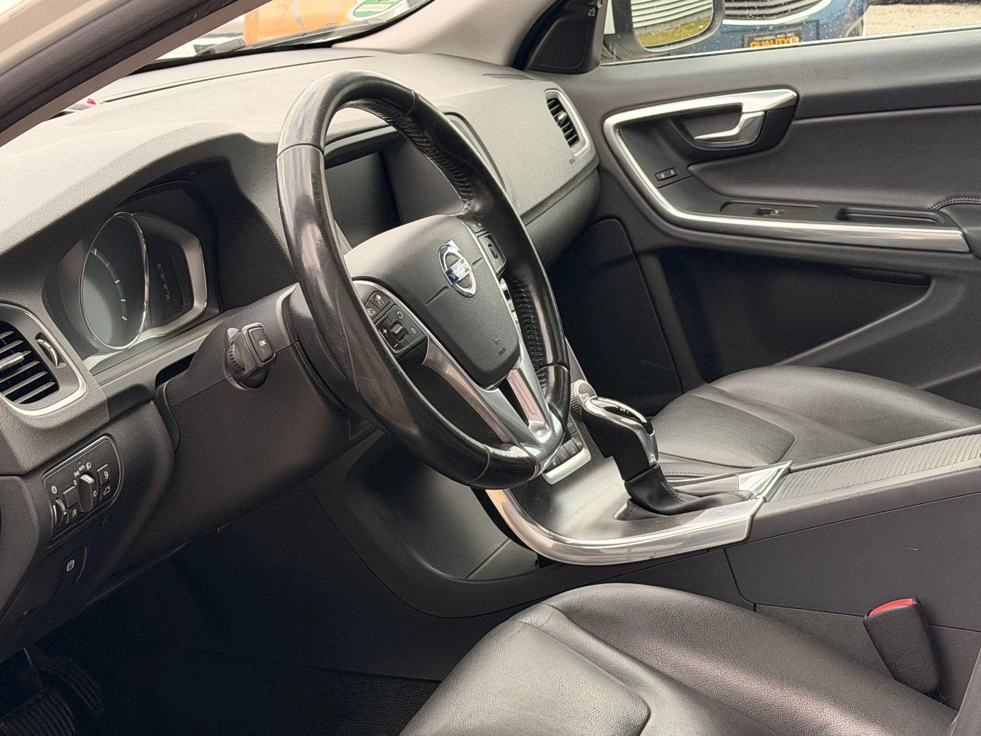 VOLVO V60 D4 Summum Geartronic - 12