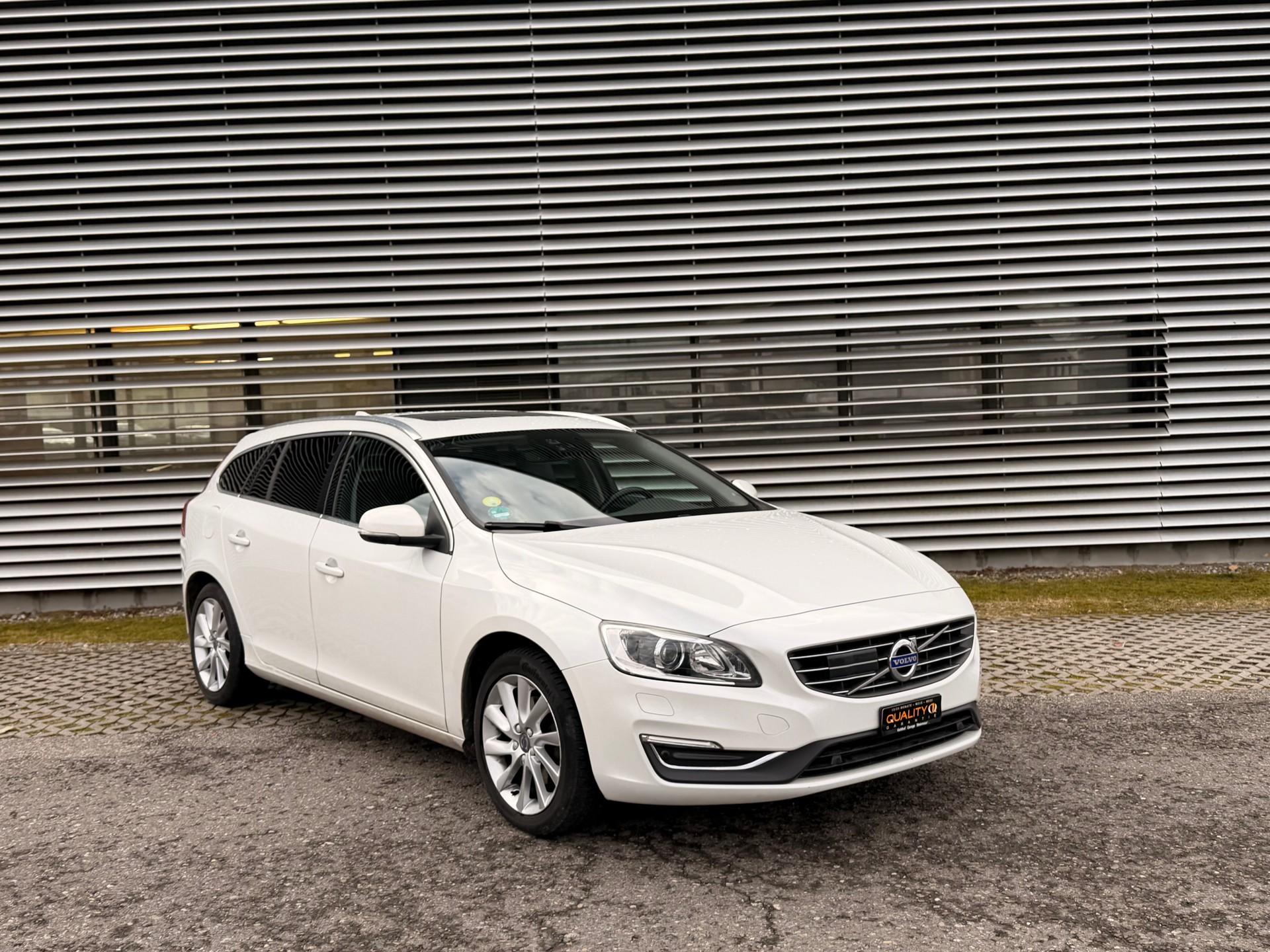 VOLVO V60 D4 Summum Geartronic
