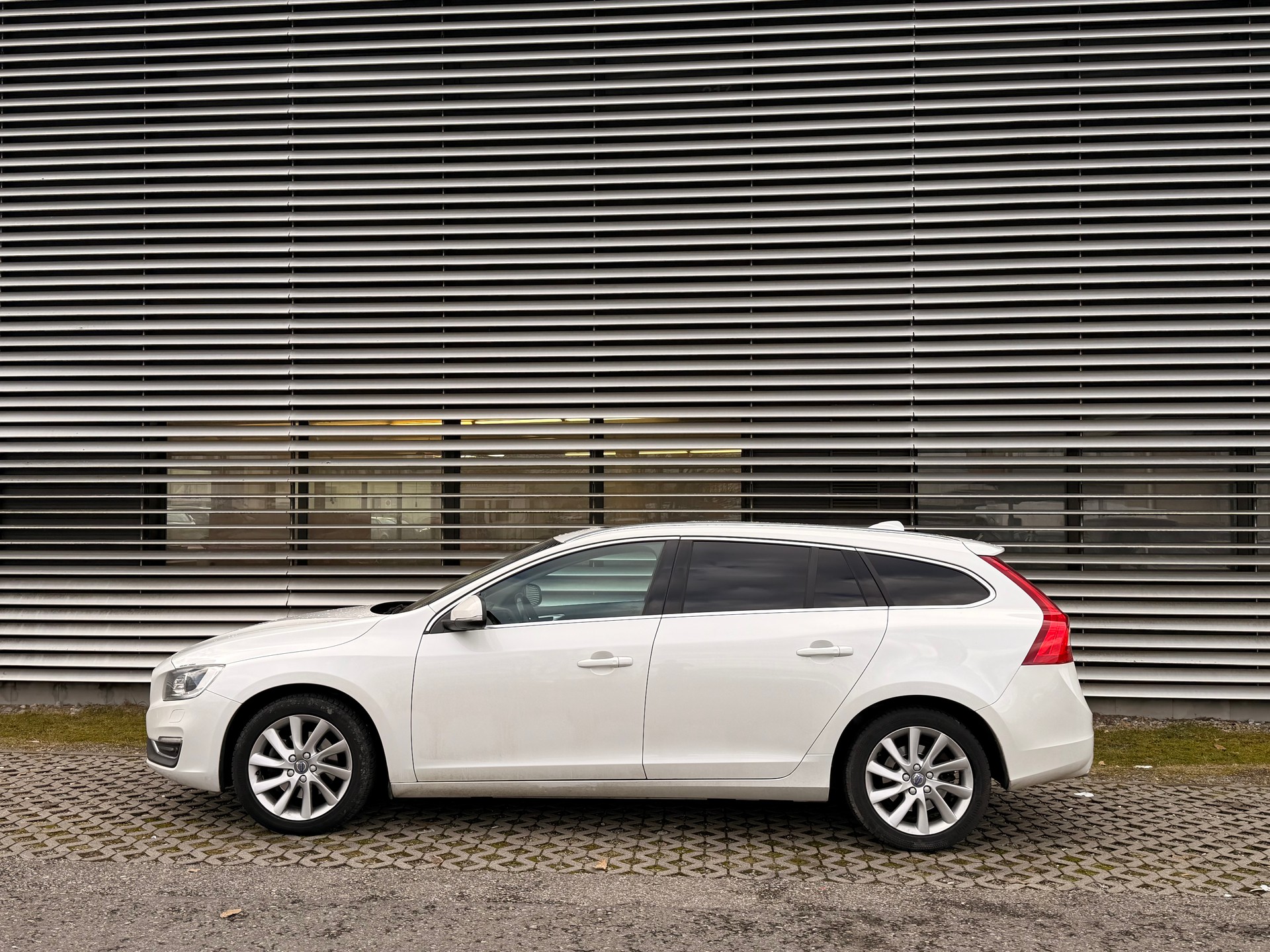 VOLVO V60 D4 Summum Geartronic - 6