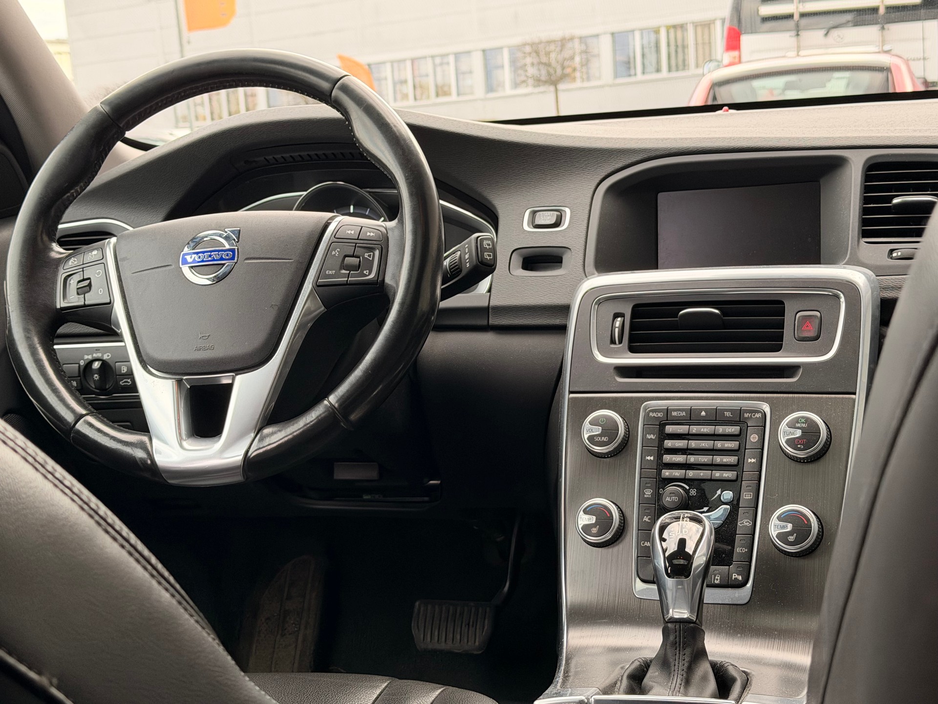 VOLVO V60 D4 Summum Geartronic - 9