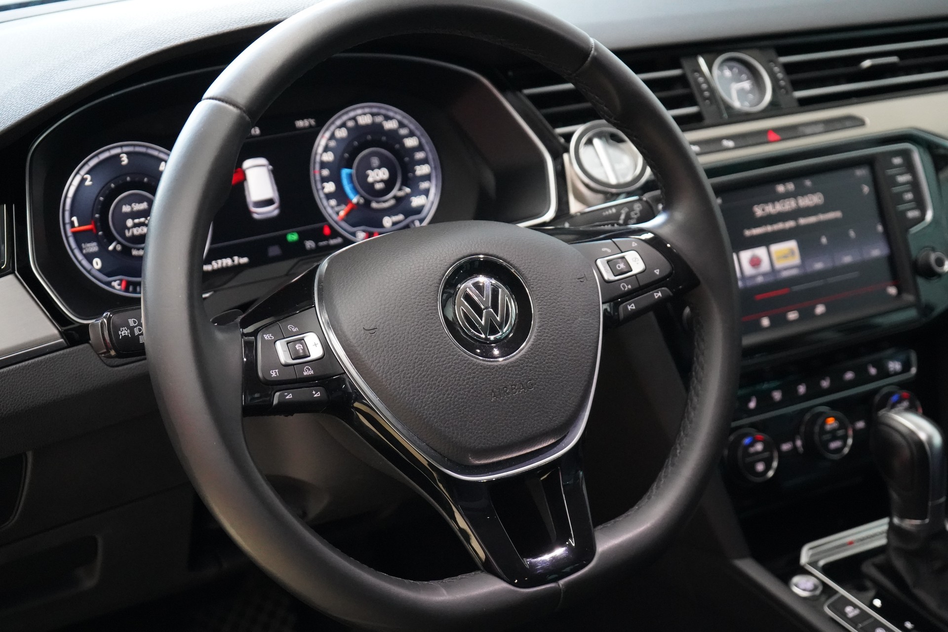 VW Passat Variant 2.0 TDI BMT High. DSG 4Motion - 14
