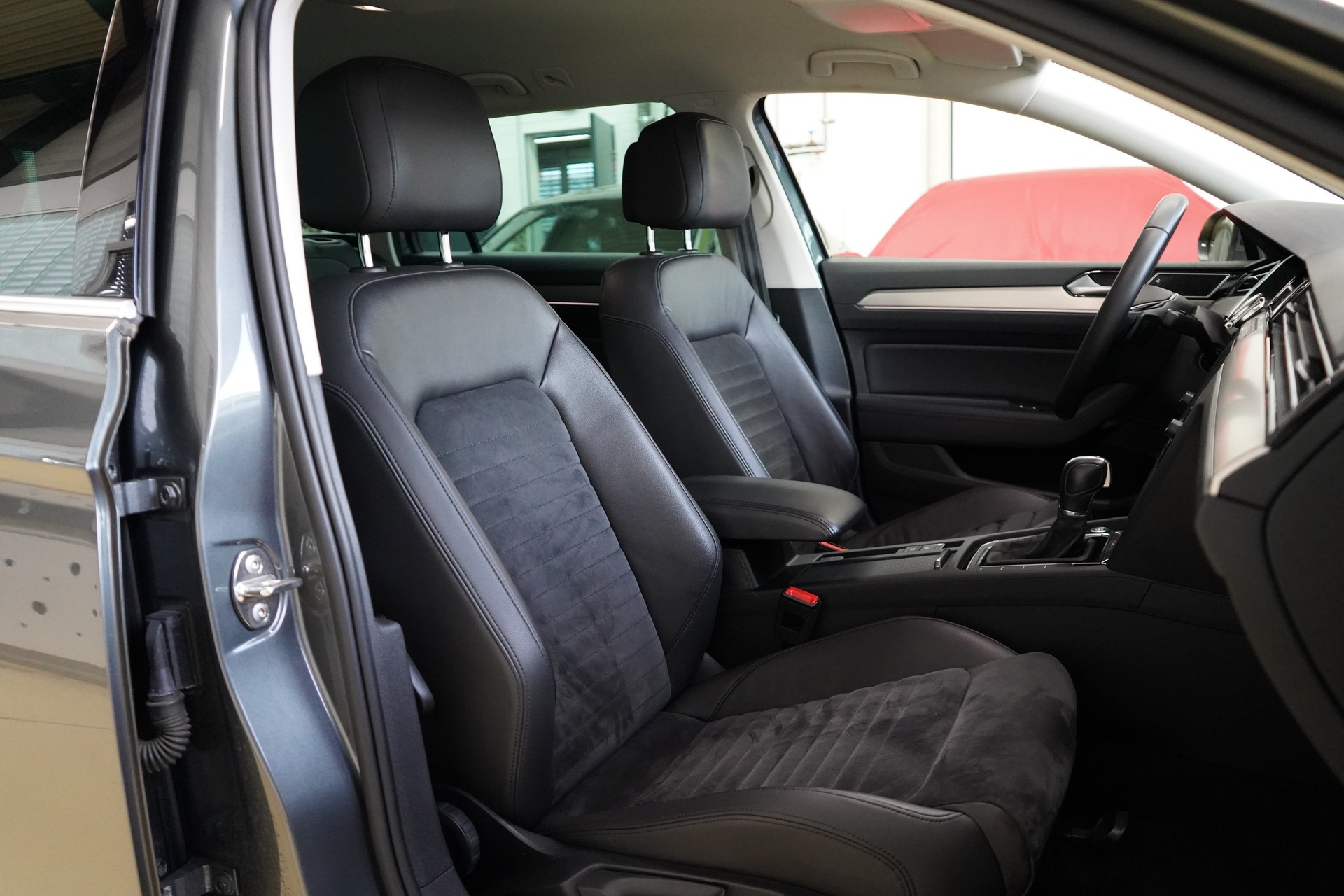 VW Passat Variant 2.0 TDI BMT High. DSG 4Motion - 28