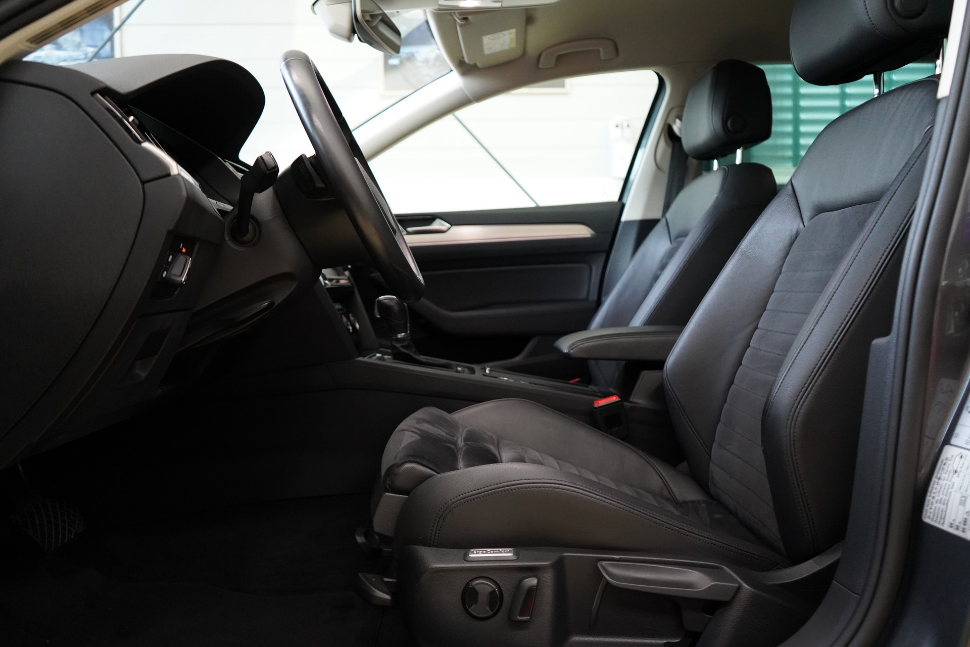 VW Passat Variant 2.0 TDI BMT High. DSG 4Motion - 24