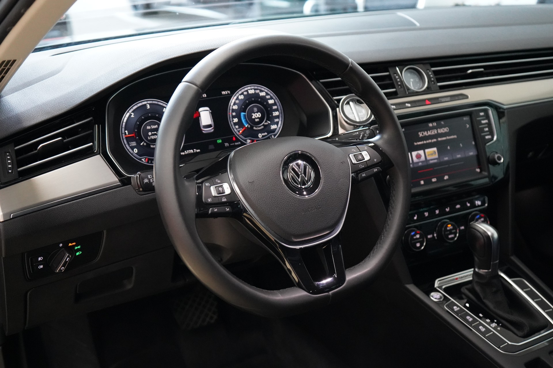 VW Passat Variant 2.0 TDI BMT High. DSG 4Motion - 13