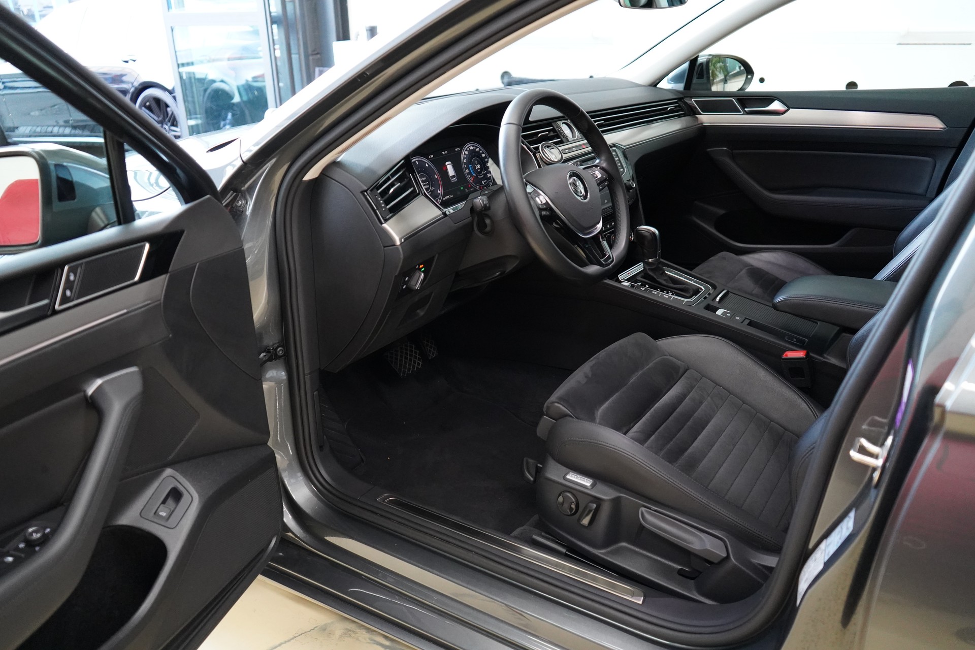 VW Passat Variant 2.0 TDI BMT High. DSG 4Motion - 12