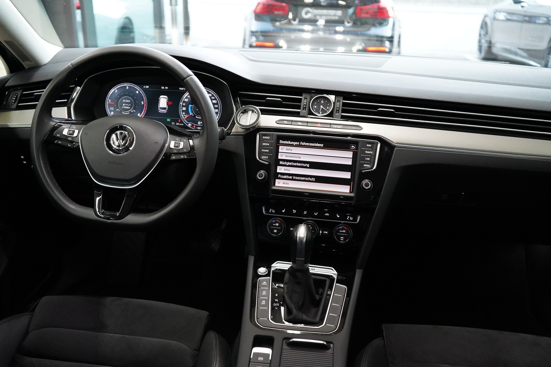 VW Passat Variant 2.0 TDI BMT High. DSG 4Motion - 25
