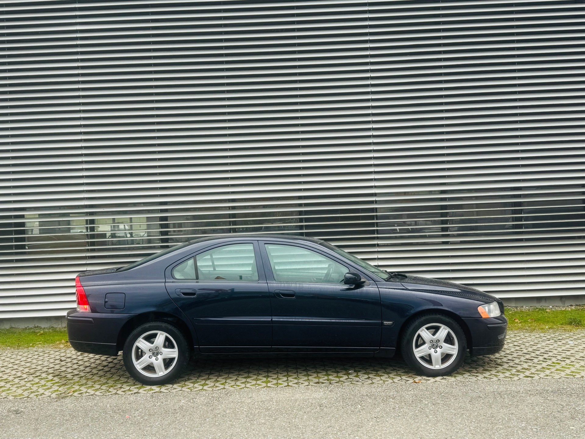 VOLVO S60 2.5T AWD Momentum - 5