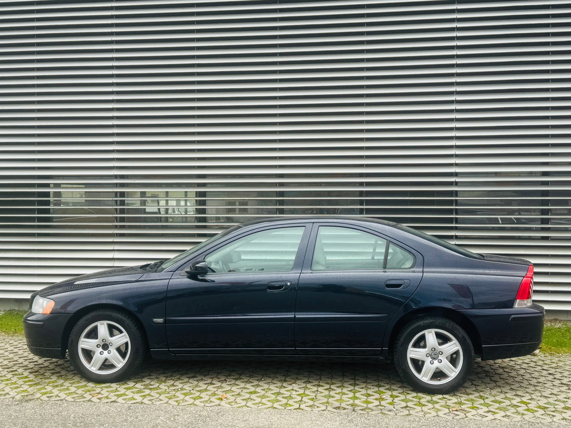 VOLVO S60 2.5T AWD Momentum - 3