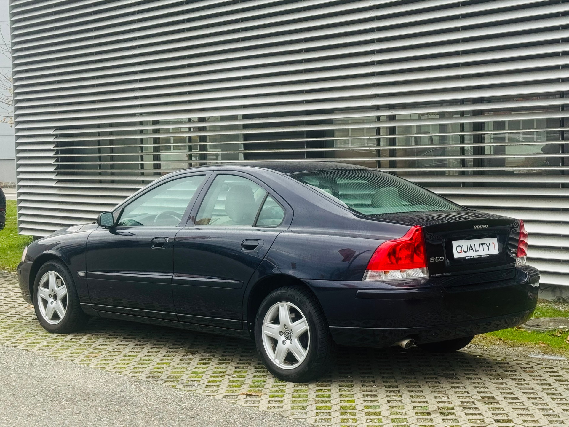 VOLVO S60 2.5T AWD Momentum - 4