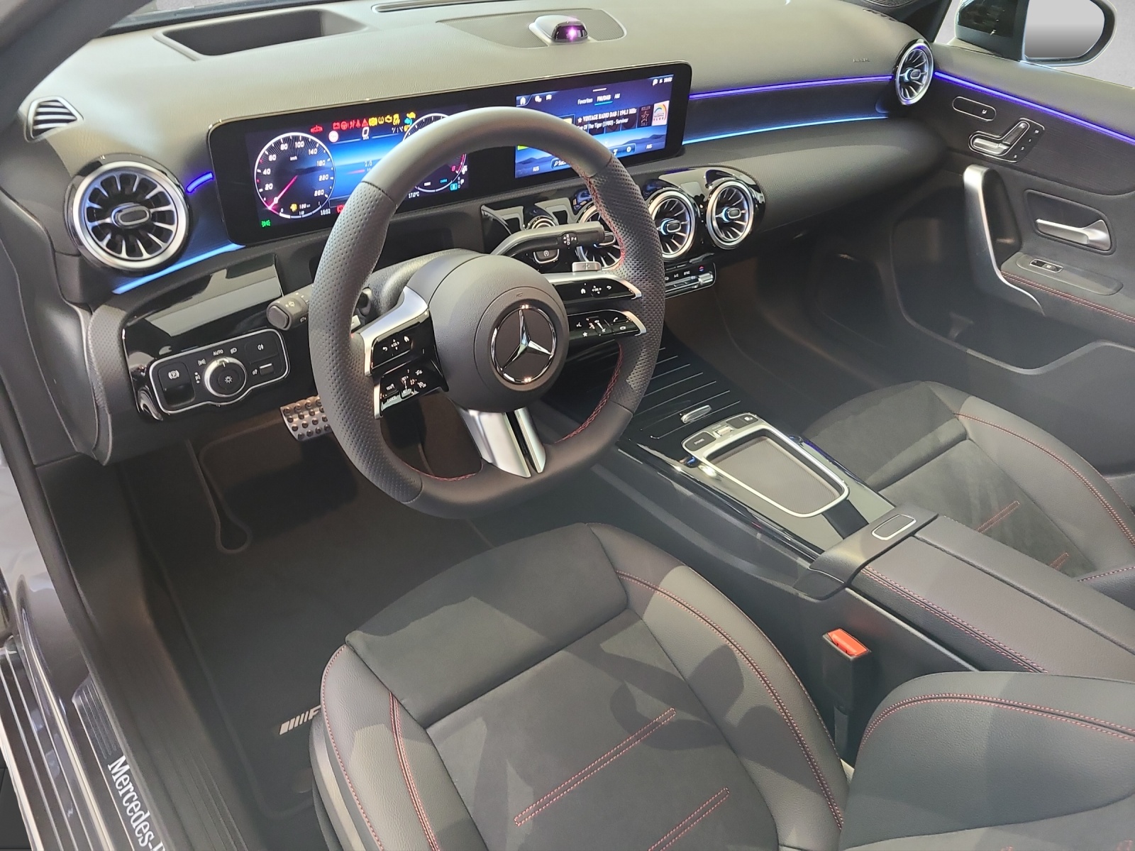 MERCEDES-BENZ A 200 Night Star 7G-DCT - 7