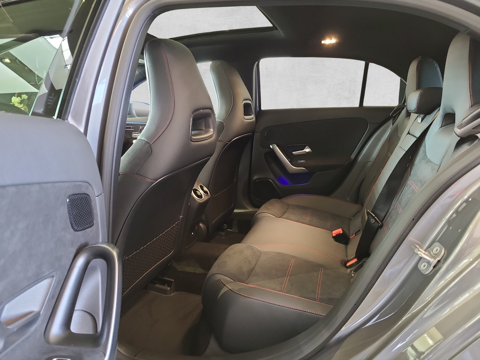 MERCEDES-BENZ A 200 Night Star 7G-DCT - 11