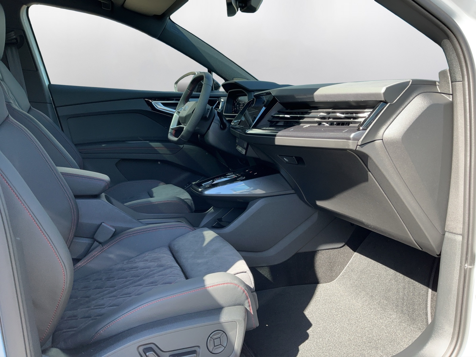 AUDI Q4 e-tron 45 Edition Swiss Ski quattro - 14