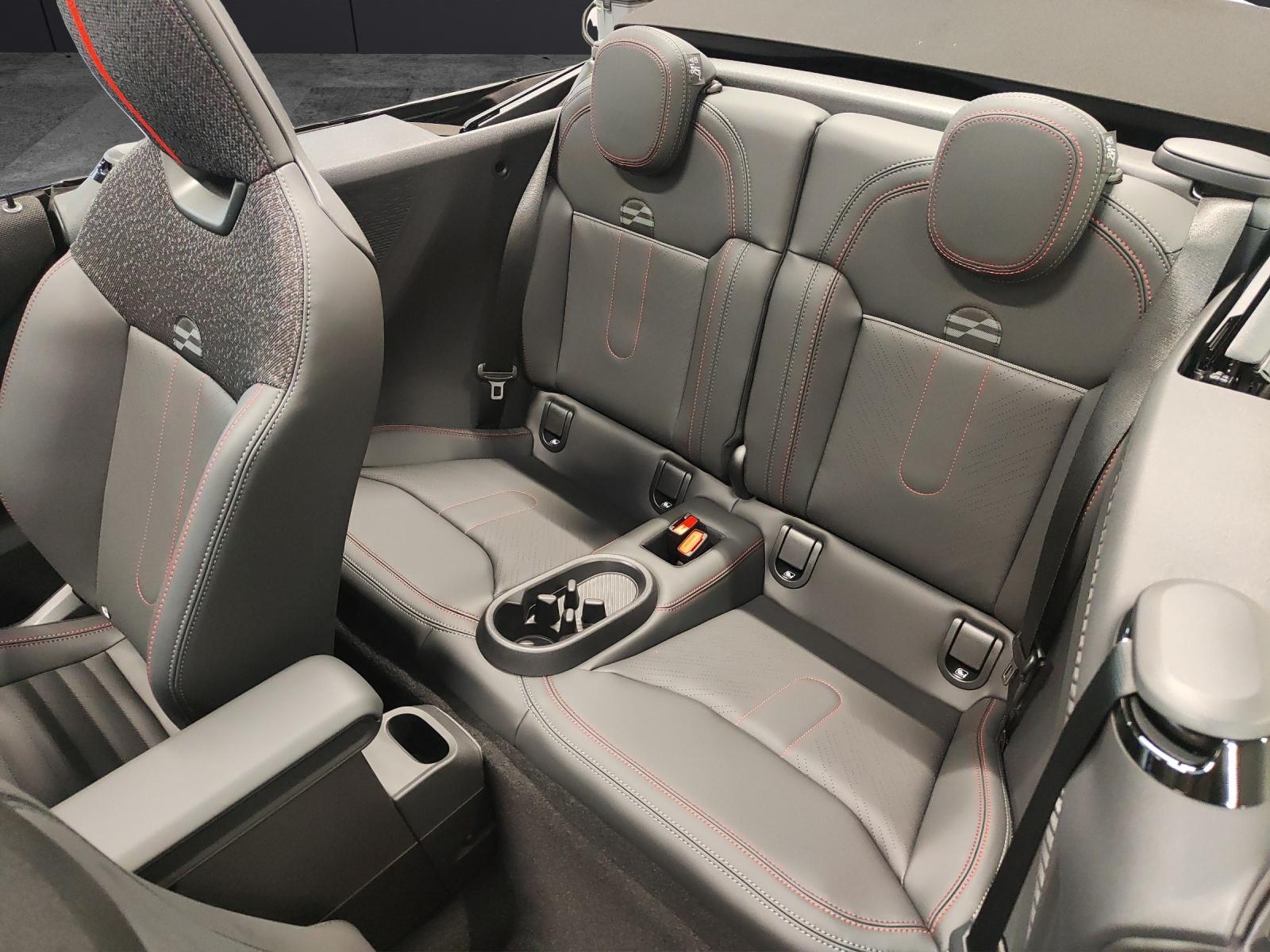 MINI Cabrio F67 2.0i John Cooper Works - 18