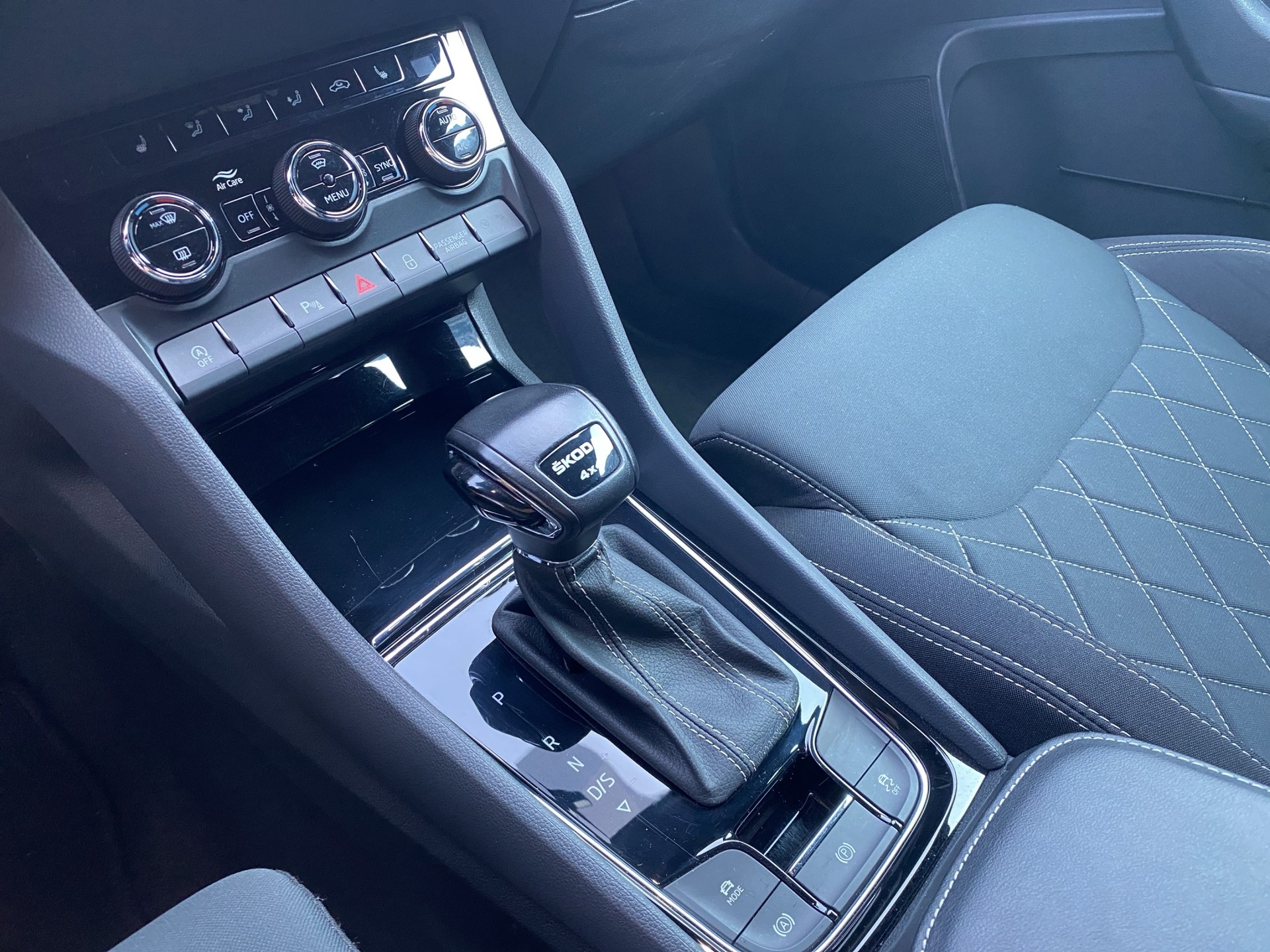 SKODA Karoq 2.0 TDI CR Sport Line 4x4 DSG - 13